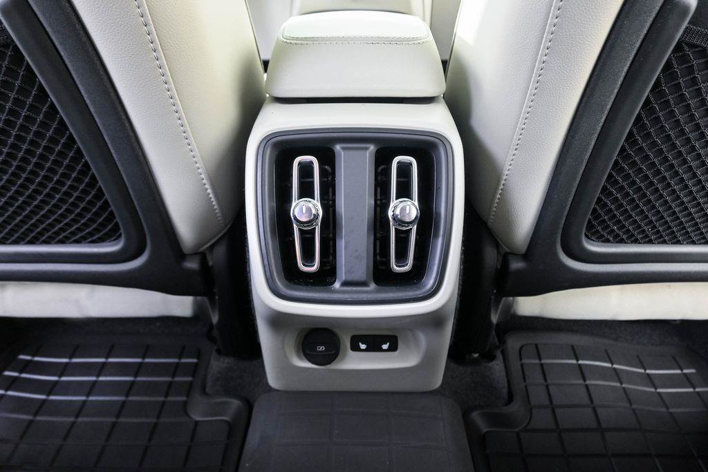Certified 2026 Volvo XC40 B5 Plus AWD/4WD image 21