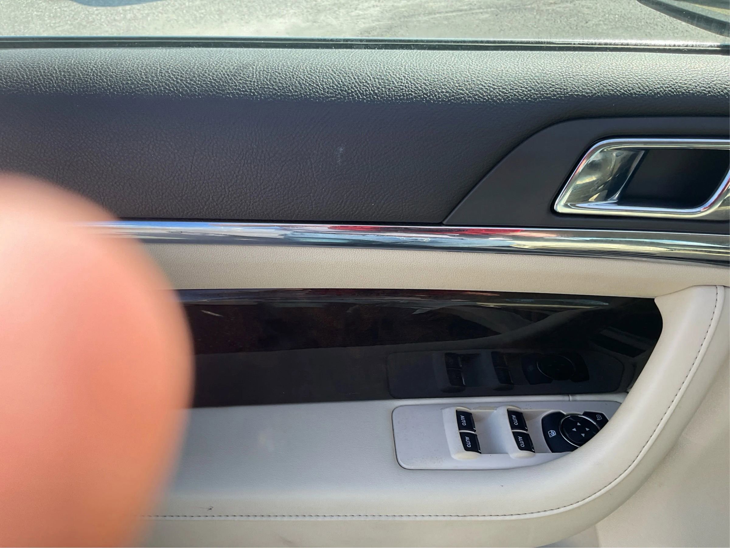 Used 2016 Lincoln MKS w/ Equipment Group 101A image 18