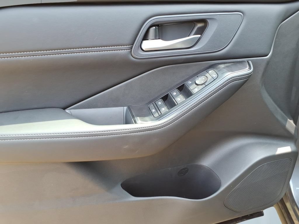 New 2026 Nissan Rogue SV FWD image 13