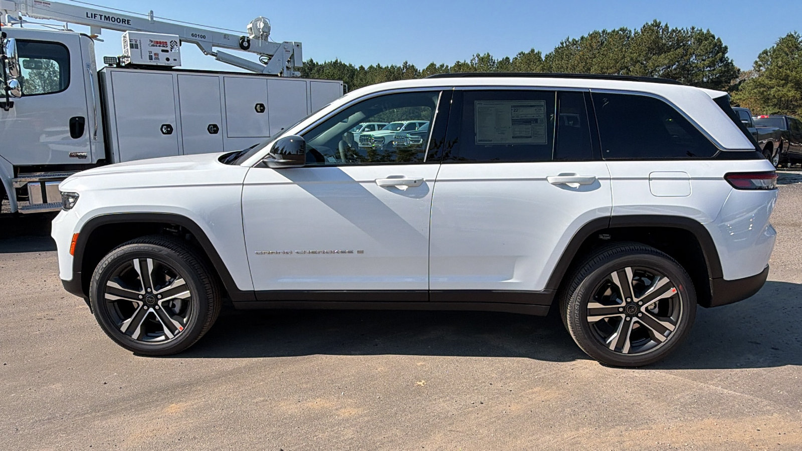 New 2027 Jeep Grand Cherokee Laredo X AWD/4WD image 11