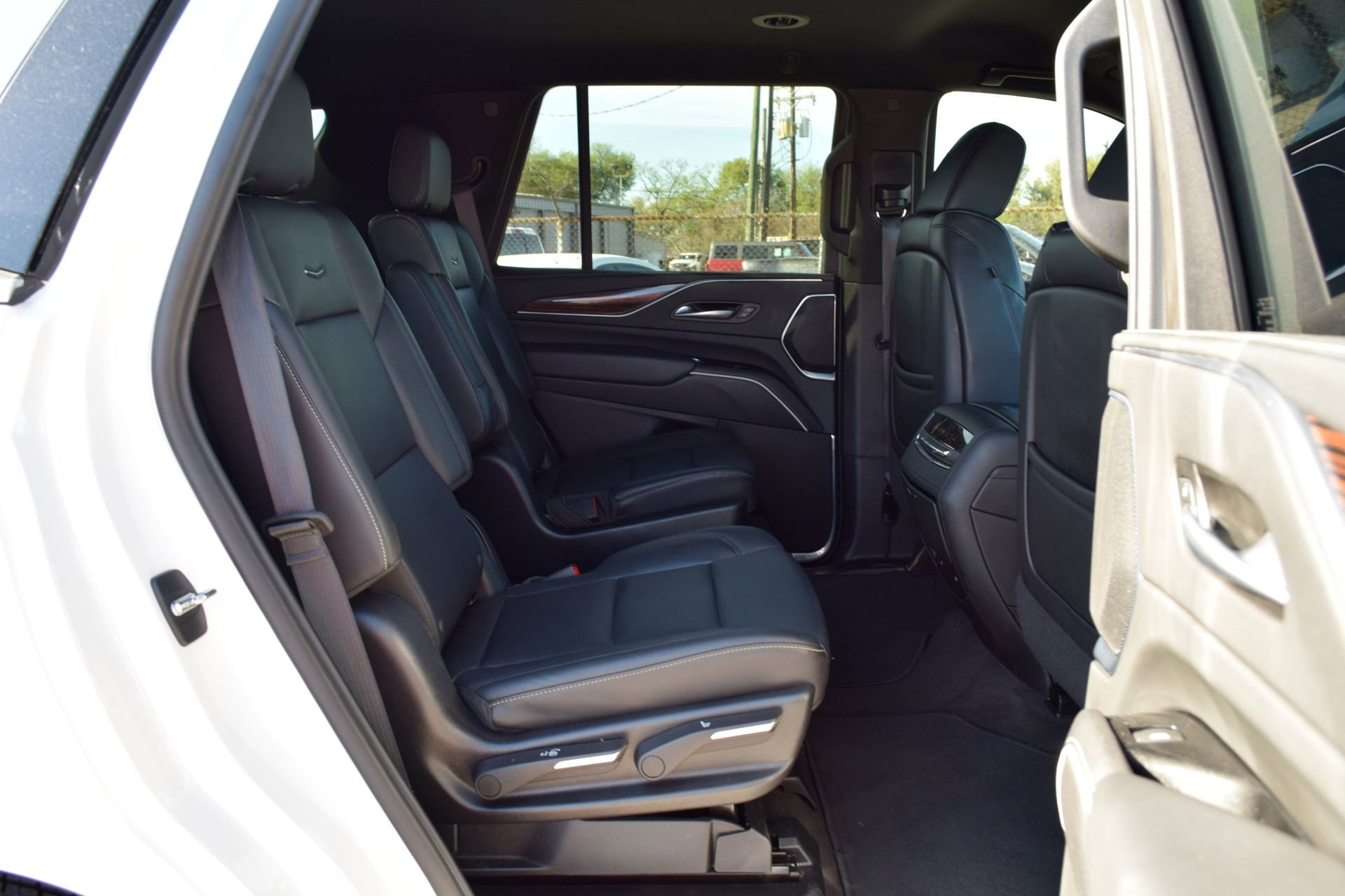 Used 2023 Cadillac Escalade Luxury image 24