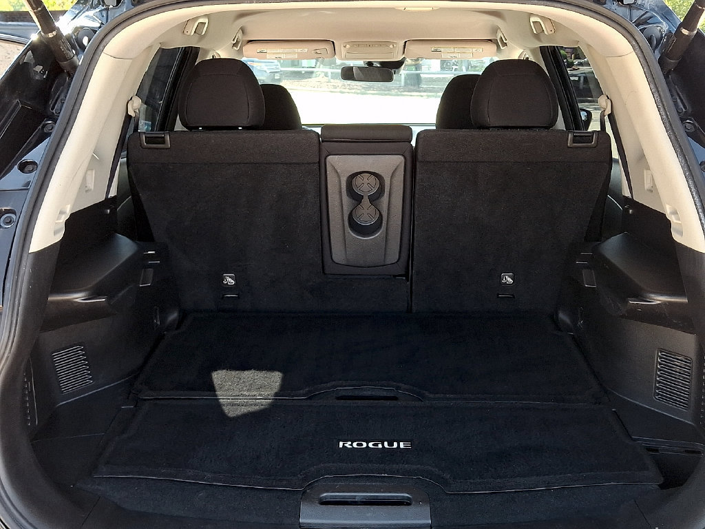 Used 2020 Nissan Rogue SV FWD image 28