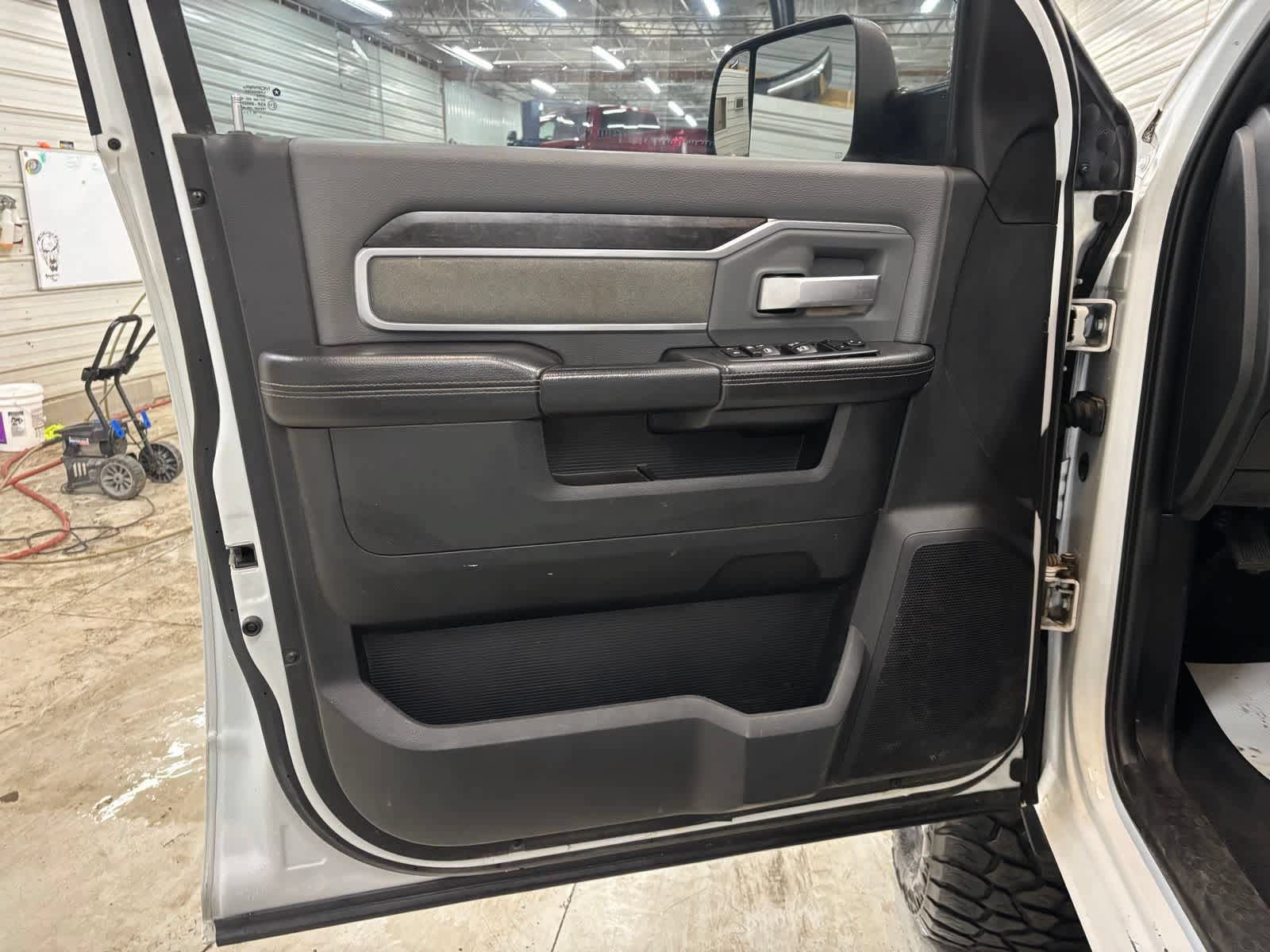 Used 2022 RAM 2500 Big Horn AWD/4WD image 9