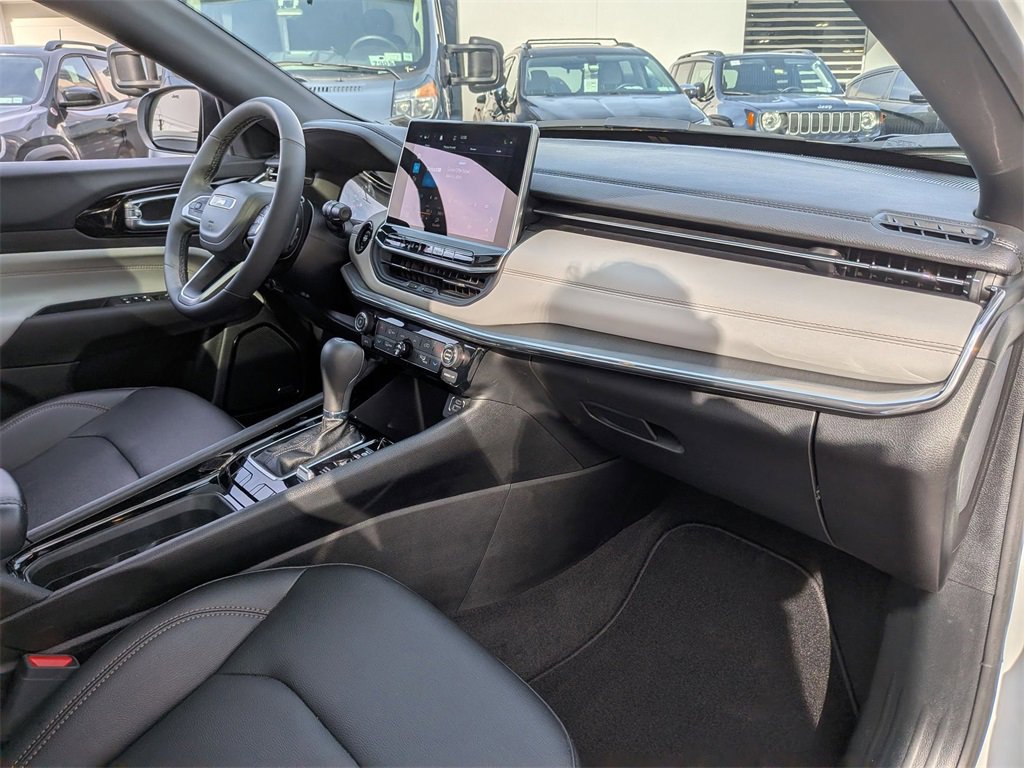 Certified 2024 Jeep Compass Limited w/ Sun and Sound Group image 24