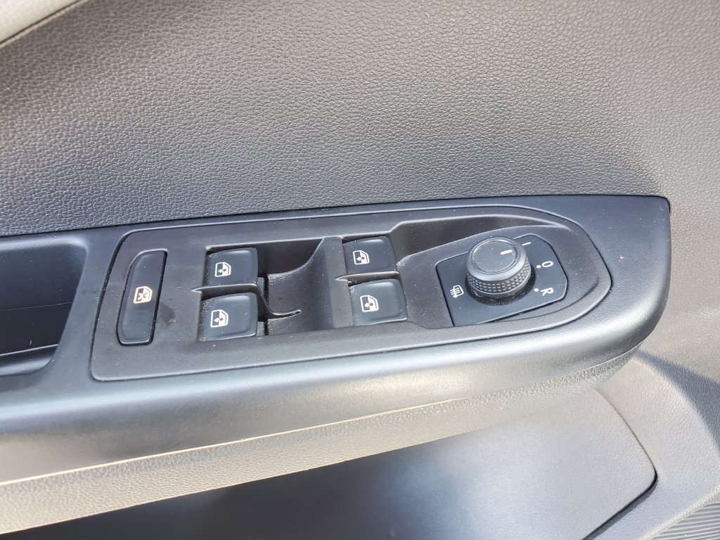 Used 2024 Volkswagen Taos SE AWD/4WD image 14