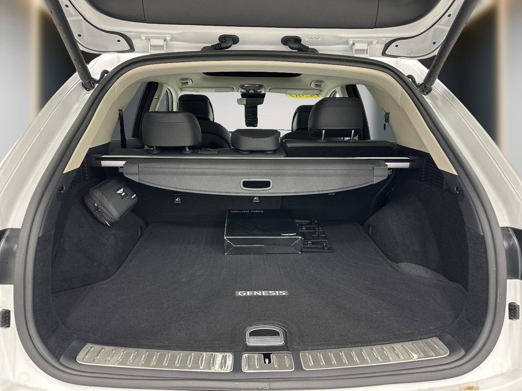 Used 2026 Genesis GV70 2.5T Select image 14
