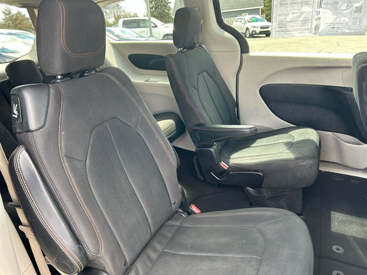 Used 2017 Chrysler Pacifica Touring FWD image 26