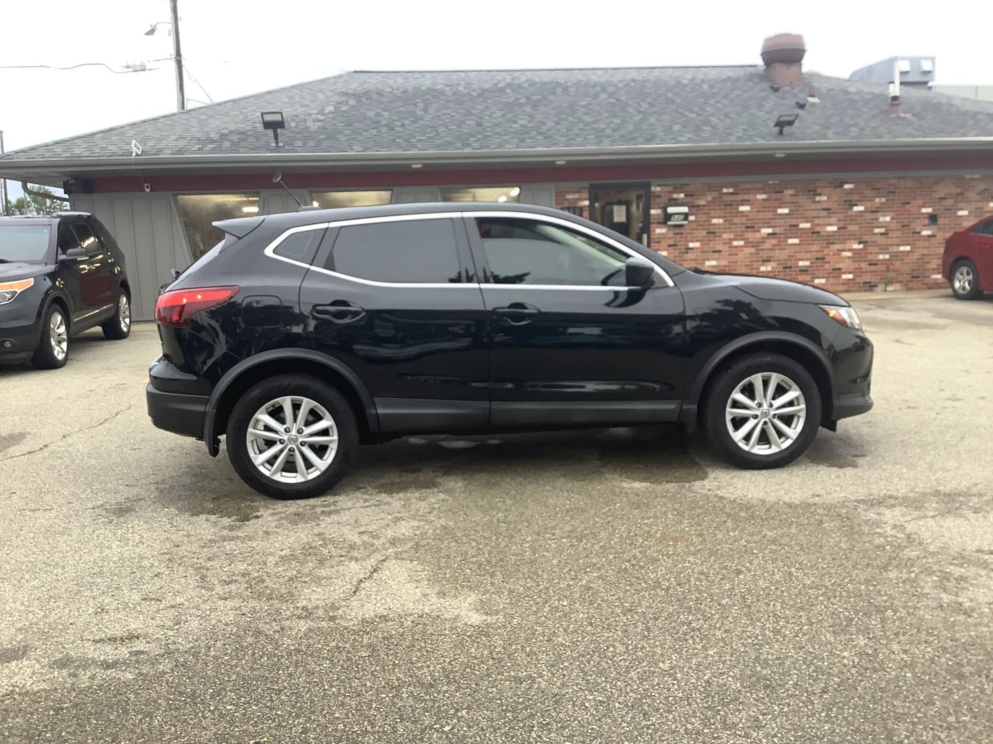 Used 2018 Nissan Rogue Sport S w/ S Appearance Package AWD/4WD image 10