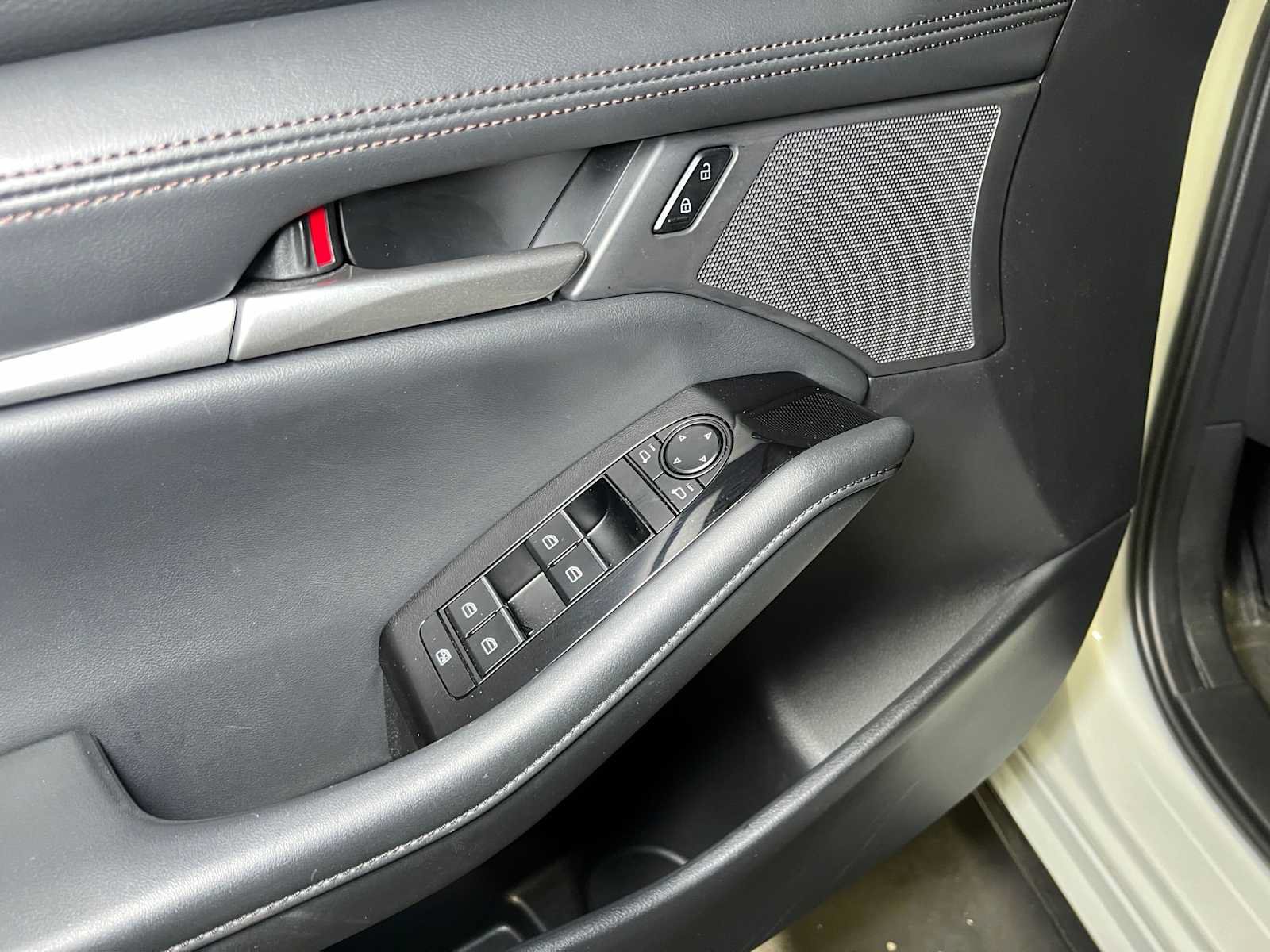 Used 2025 MAZDA MAZDA3 s Sport FWD image 21