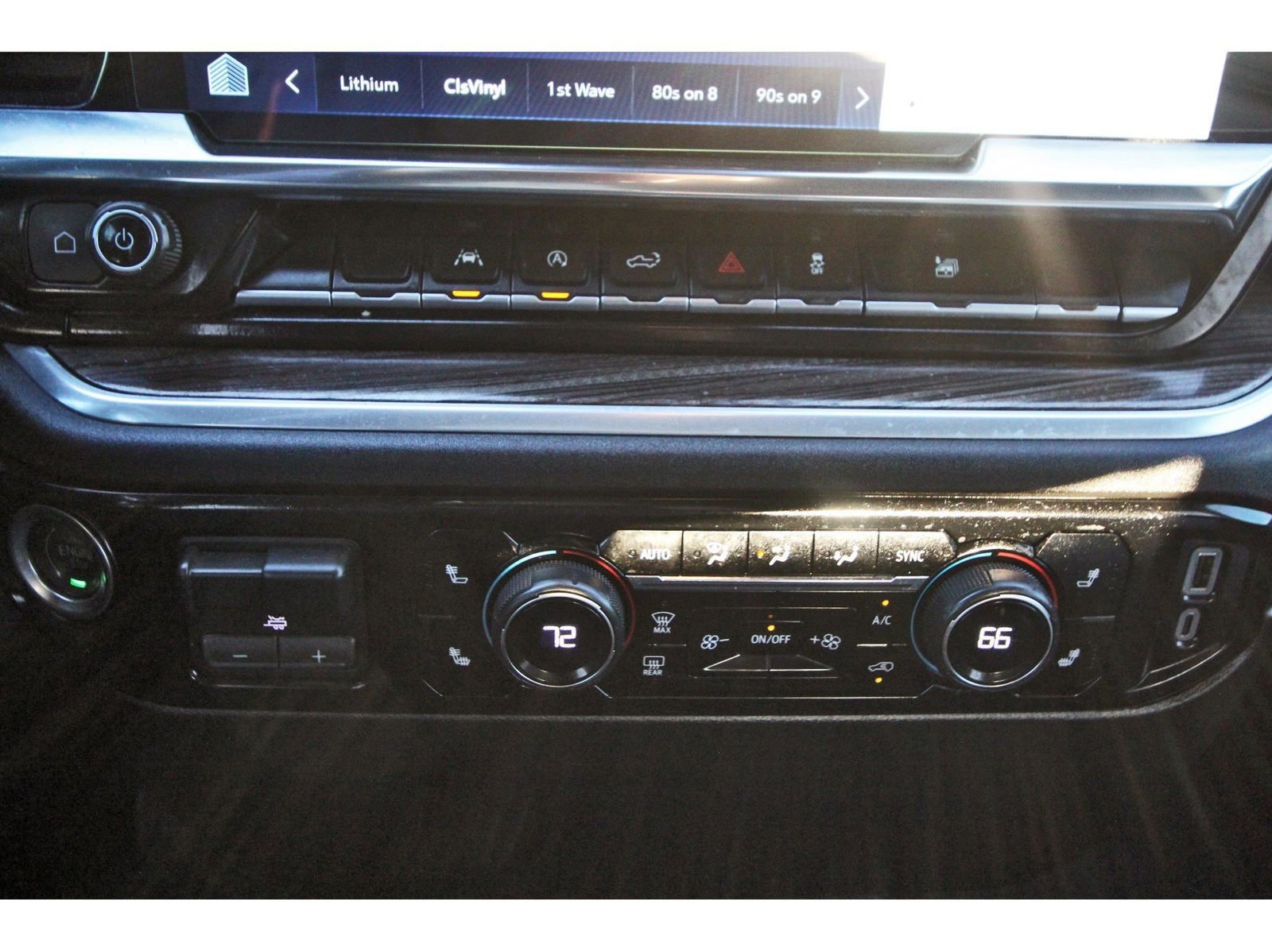 Used 2025 Chevrolet Silverado 1500 LT image 26