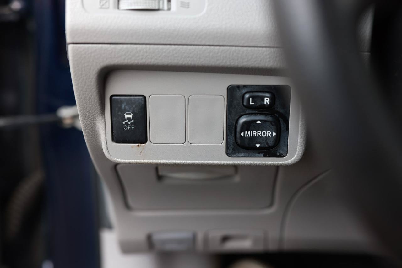 Used 2012 Toyota Corolla LE FWD image 38