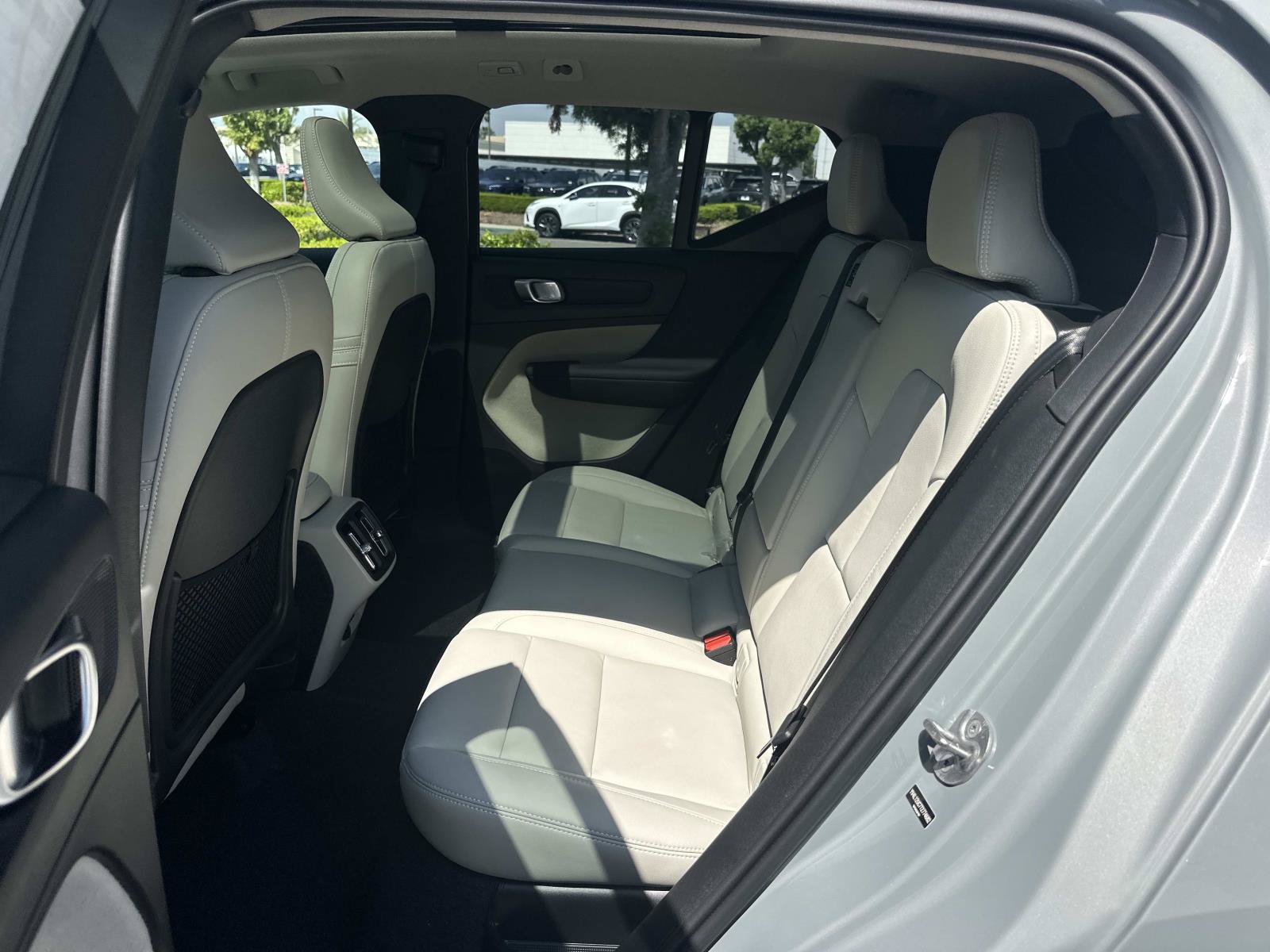 New 2026 Volvo XC40 B5 Plus w/ Protection Package Premier AWD/4WD image 17