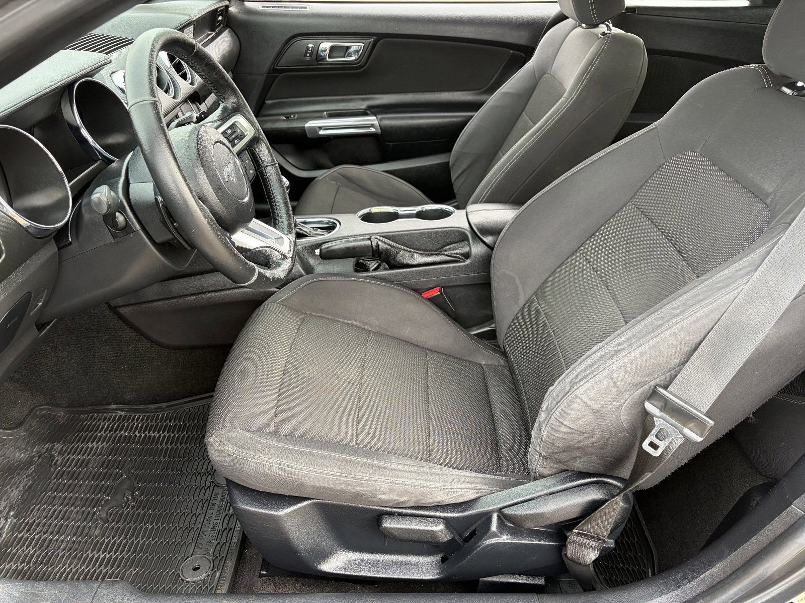 Used 2016 Ford Mustang Convertible image 21