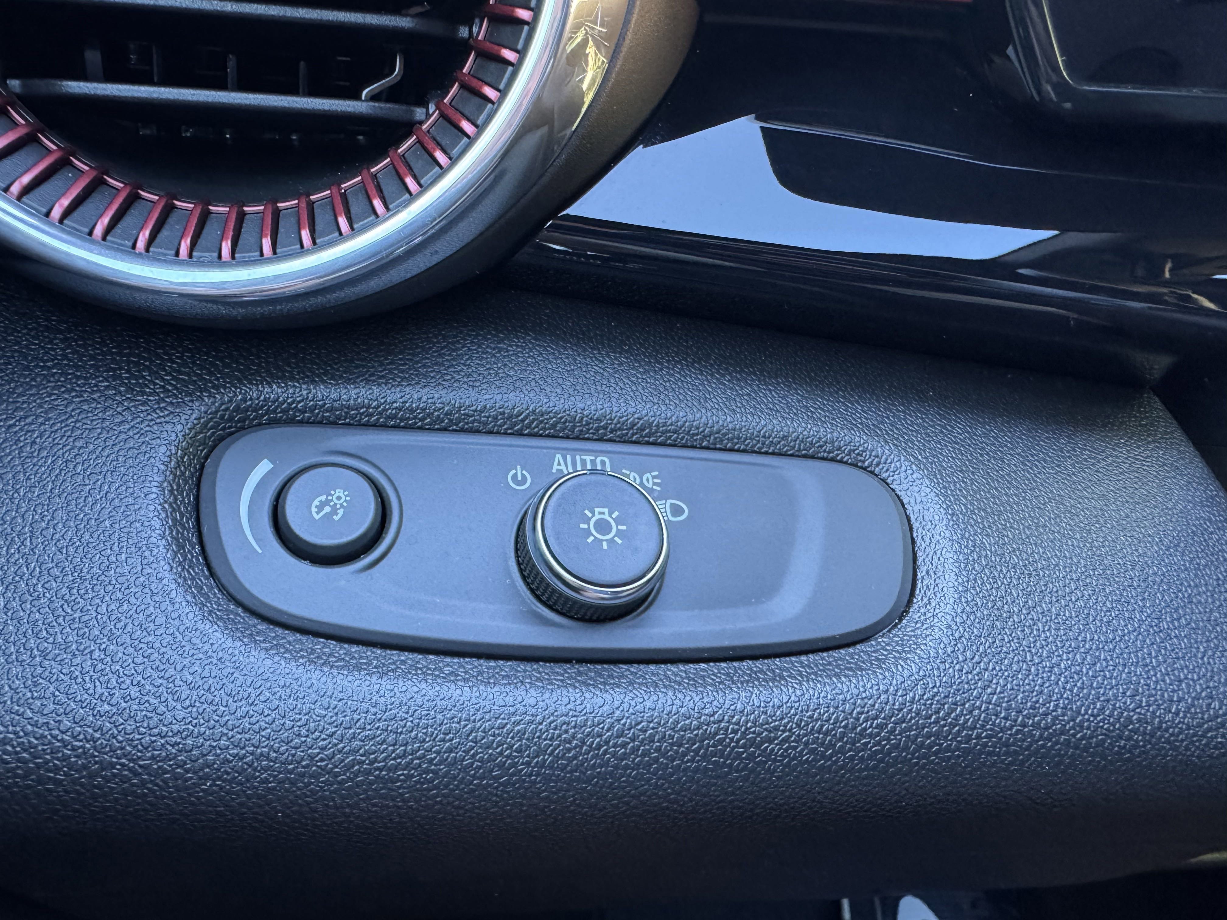 Used 2025 Chevrolet Trax RS w/ Driver Confidence Package image 12