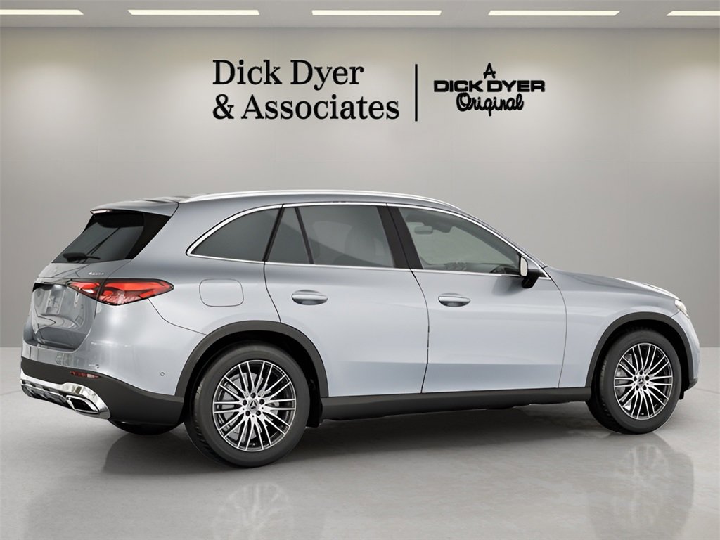 Used 2025 Mercedes-Benz GLC 300 4MATIC image 8