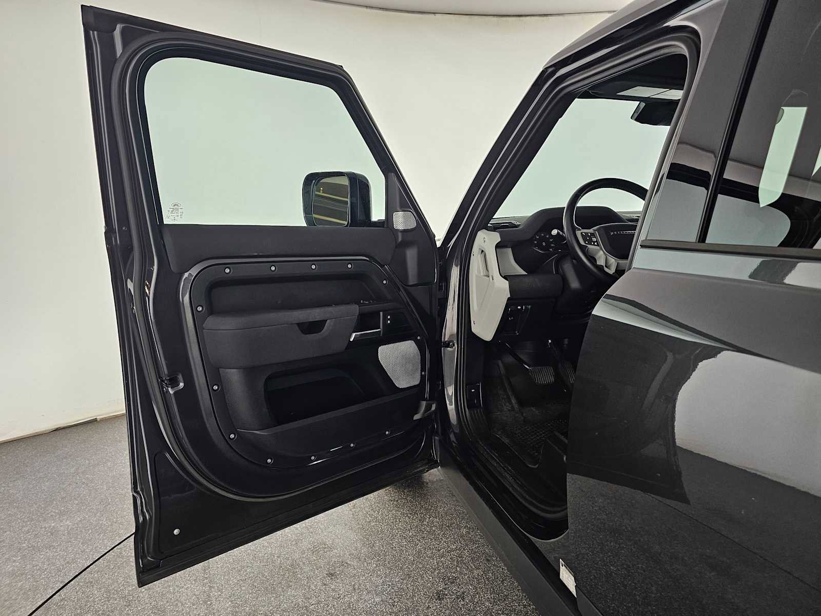 Used 2023 Land Rover Defender 130 S image 21