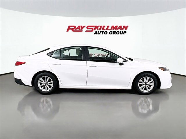Used 2025 Toyota Camry LE image 8