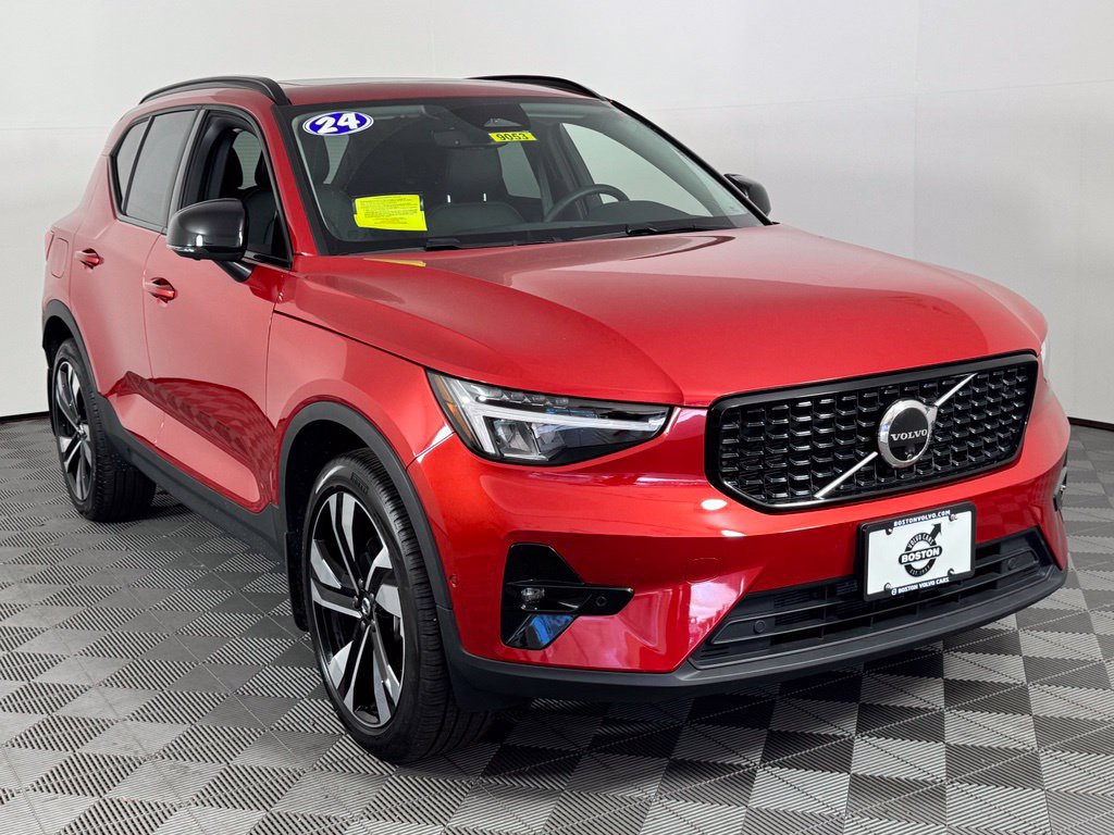 Certified 2024 Volvo XC40 B5 Plus w/ Protection Package Premier AWD/4WD image 3
