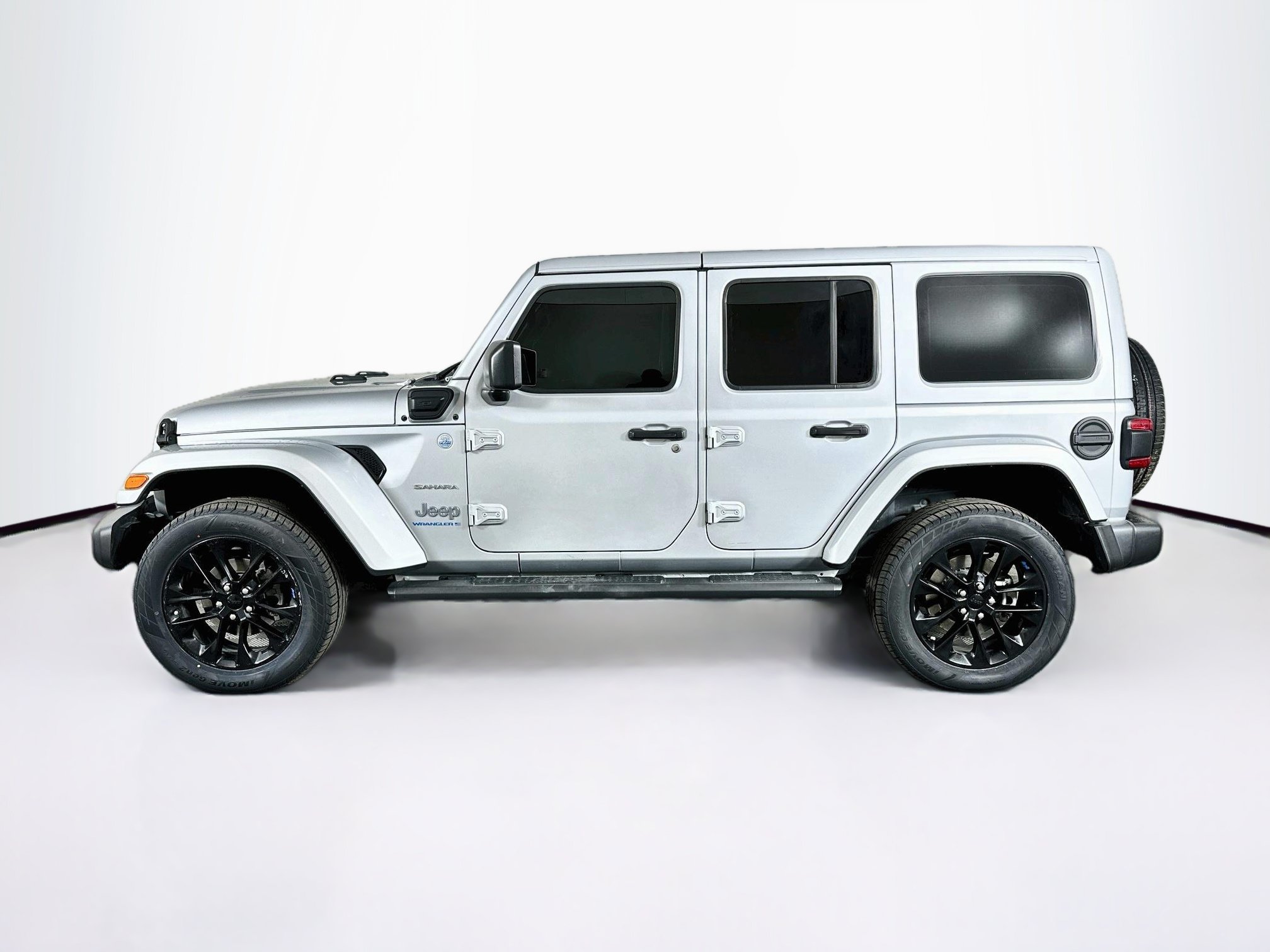 Used 2023 Jeep Wrangler Unlimited Sahara w/ Cold Weather Group AWD/4WD image 4