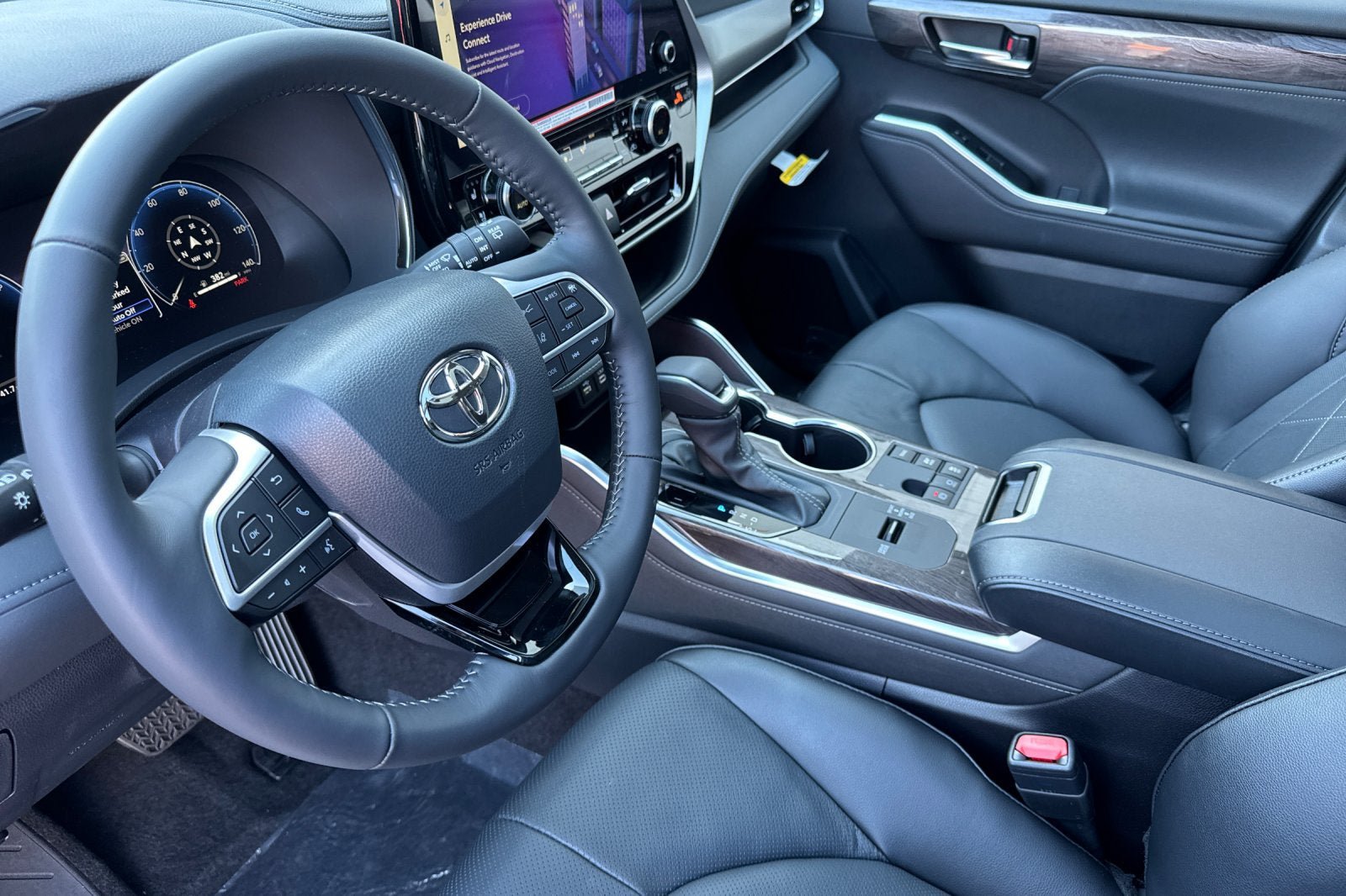 New 2026 Toyota Highlander Platinum AWD/4WD image 12
