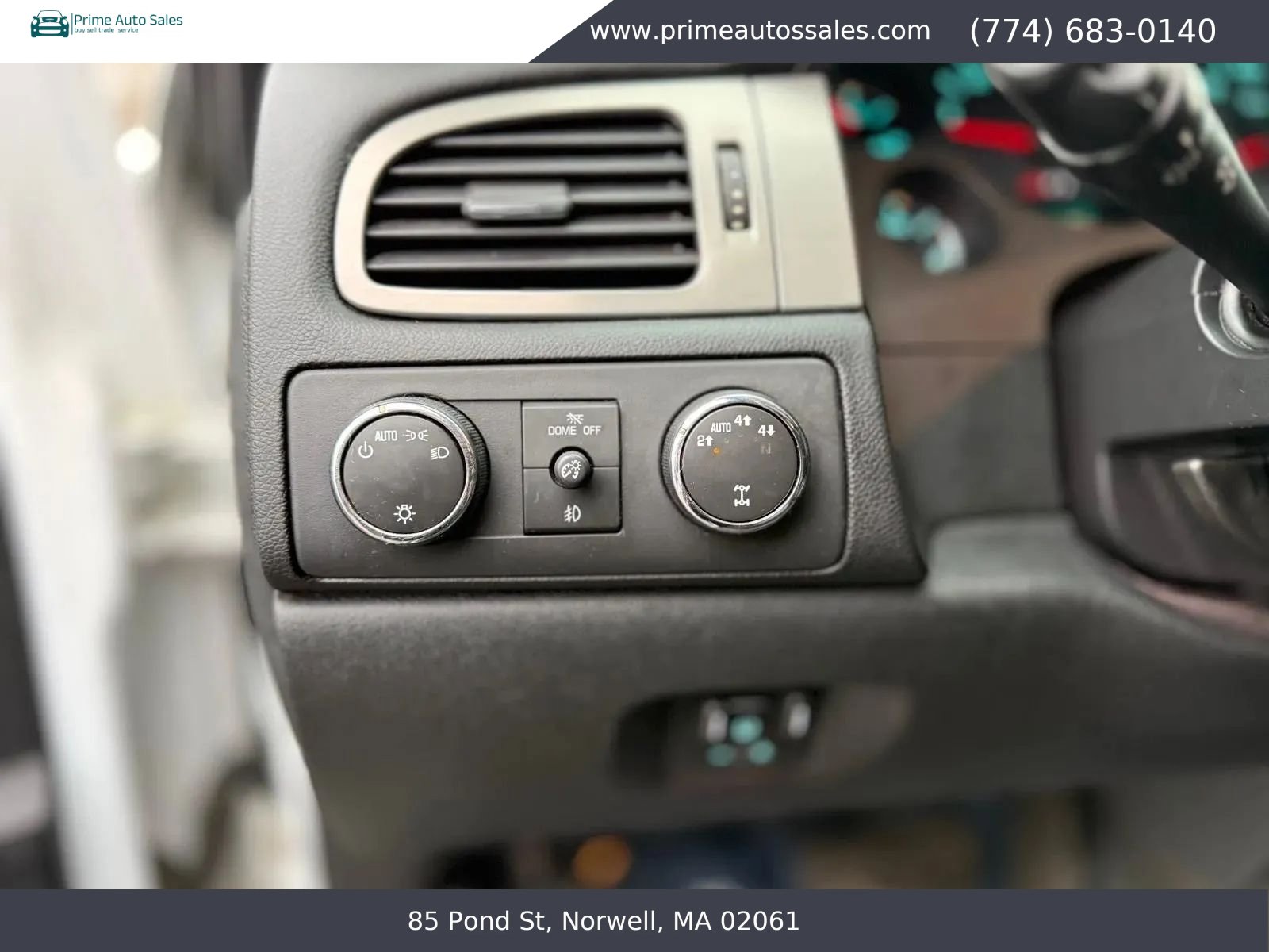Used 2011 Chevrolet Tahoe LT w/ Luxury Package AWD/4WD image 25