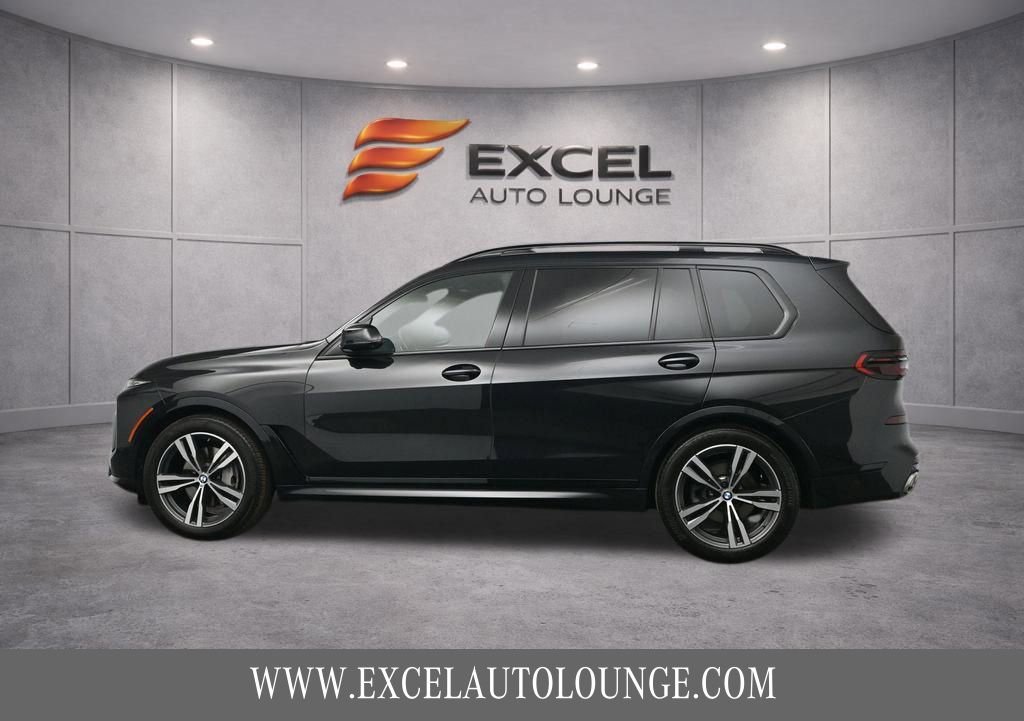 Used 2023 BMW X7 xDrive40i w/ M Sport Package AWD/4WD image 3