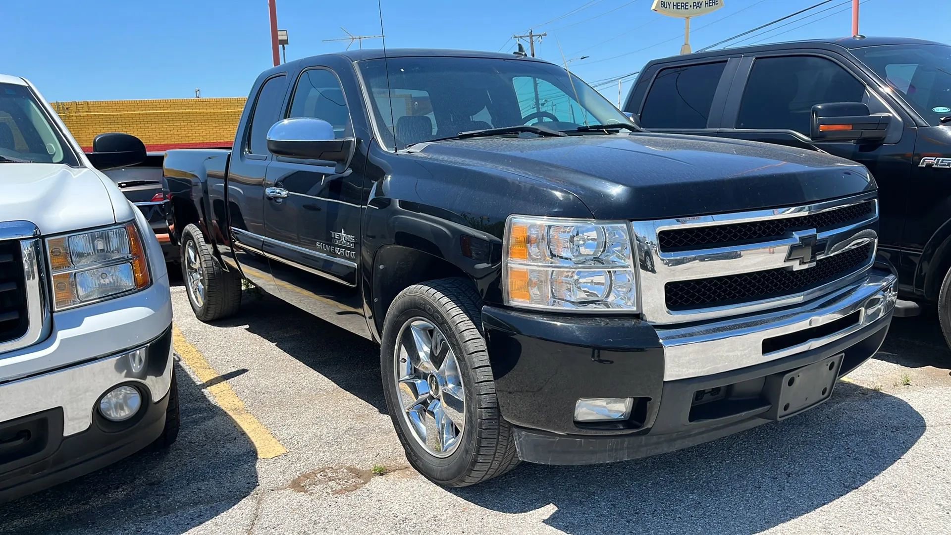 Used 2010 Chevrolet Silverado 1500 LT w/ Texas Edition RWD image 1
