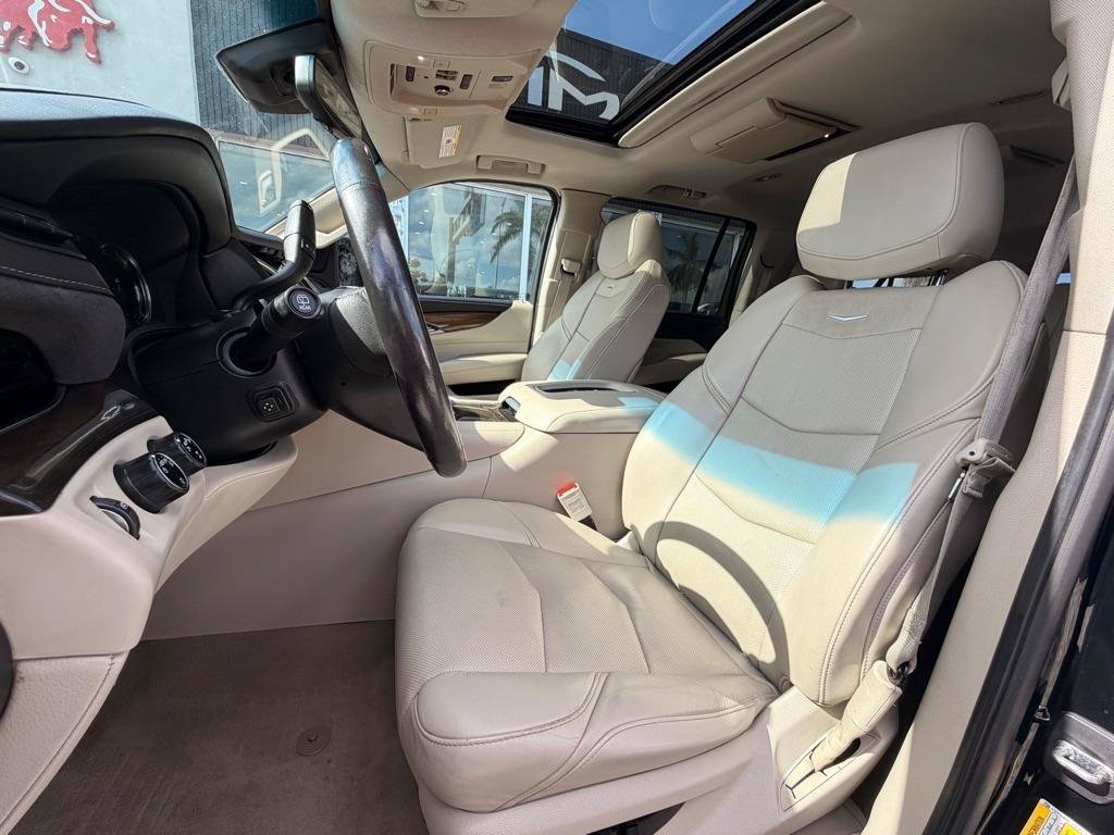 Used 2020 Cadillac Escalade ESV Luxury w/ Escalade Sport Edition AWD/4WD image 14