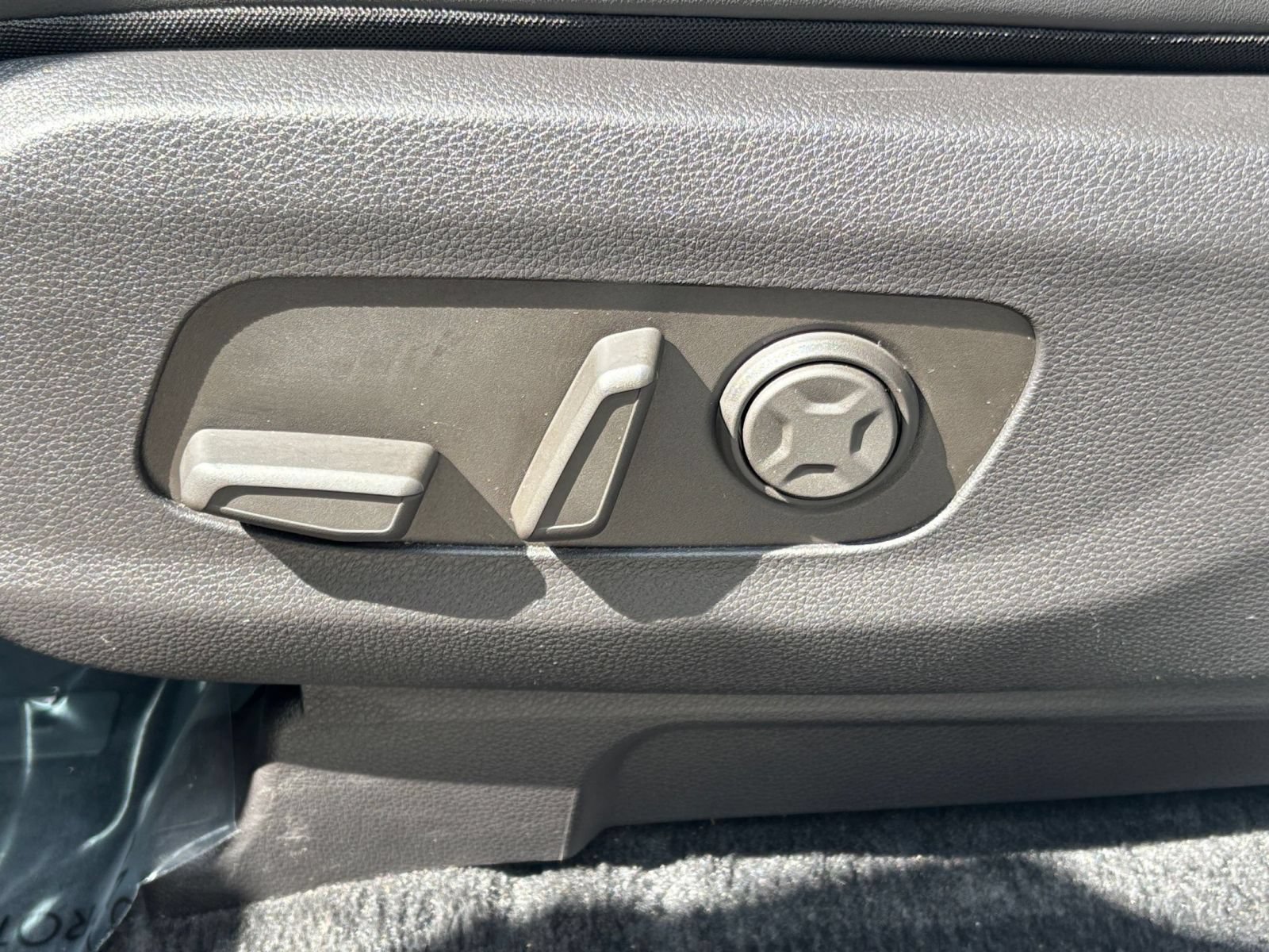 Used 2026 Kia Carnival FWD image 22