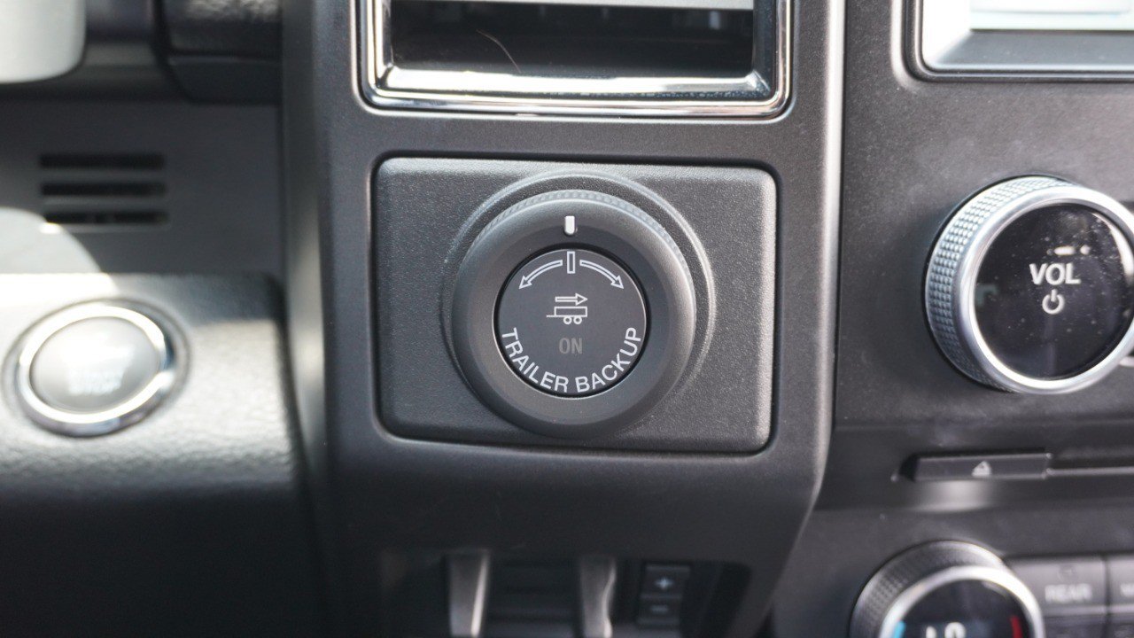 Used 2018 Ford Expedition Limited w/ Equipment Group 301A RWD image 23