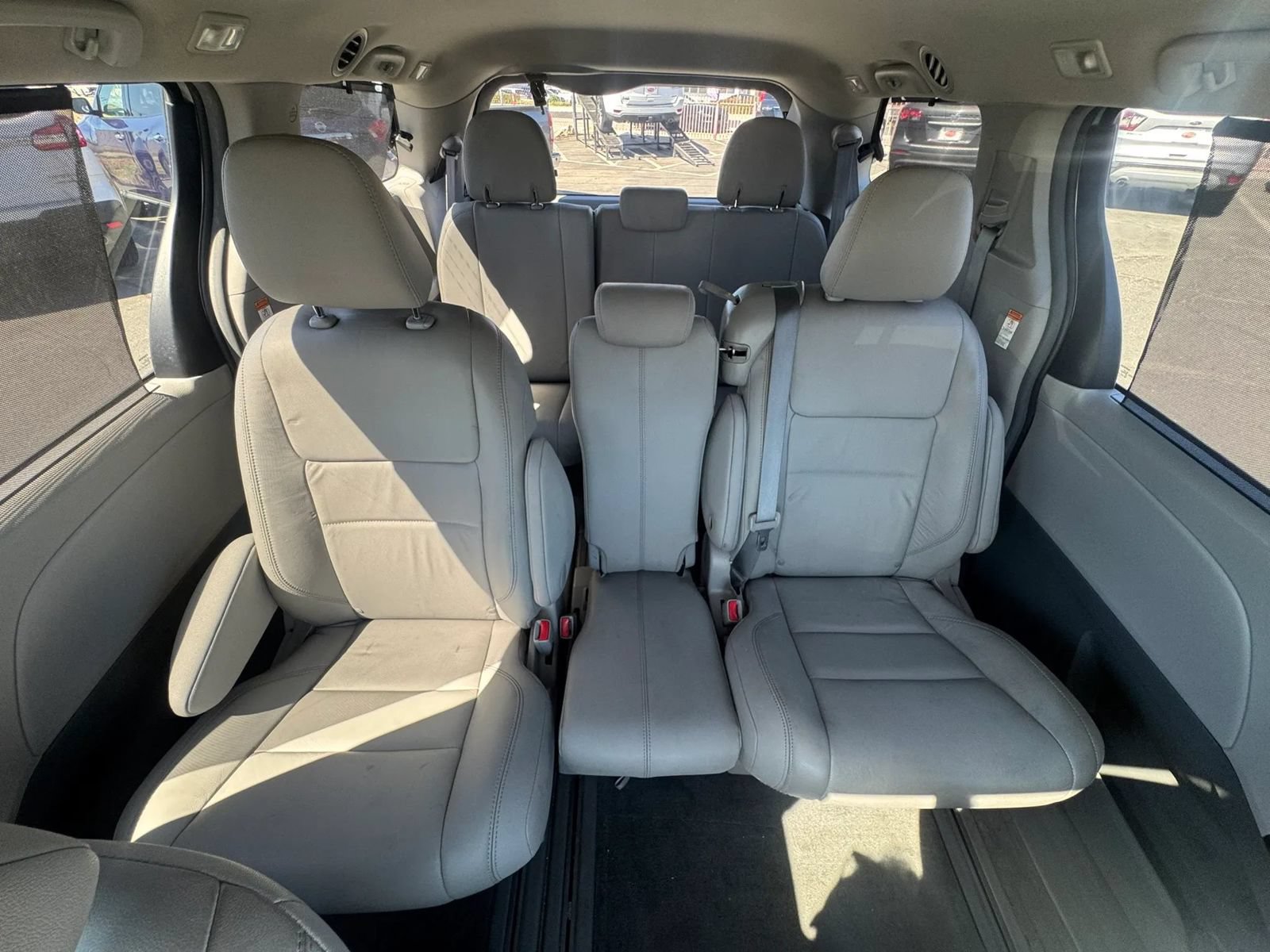 Used 2016 Toyota Sienna XLE w/ XLE Navigation Package FWD image 40