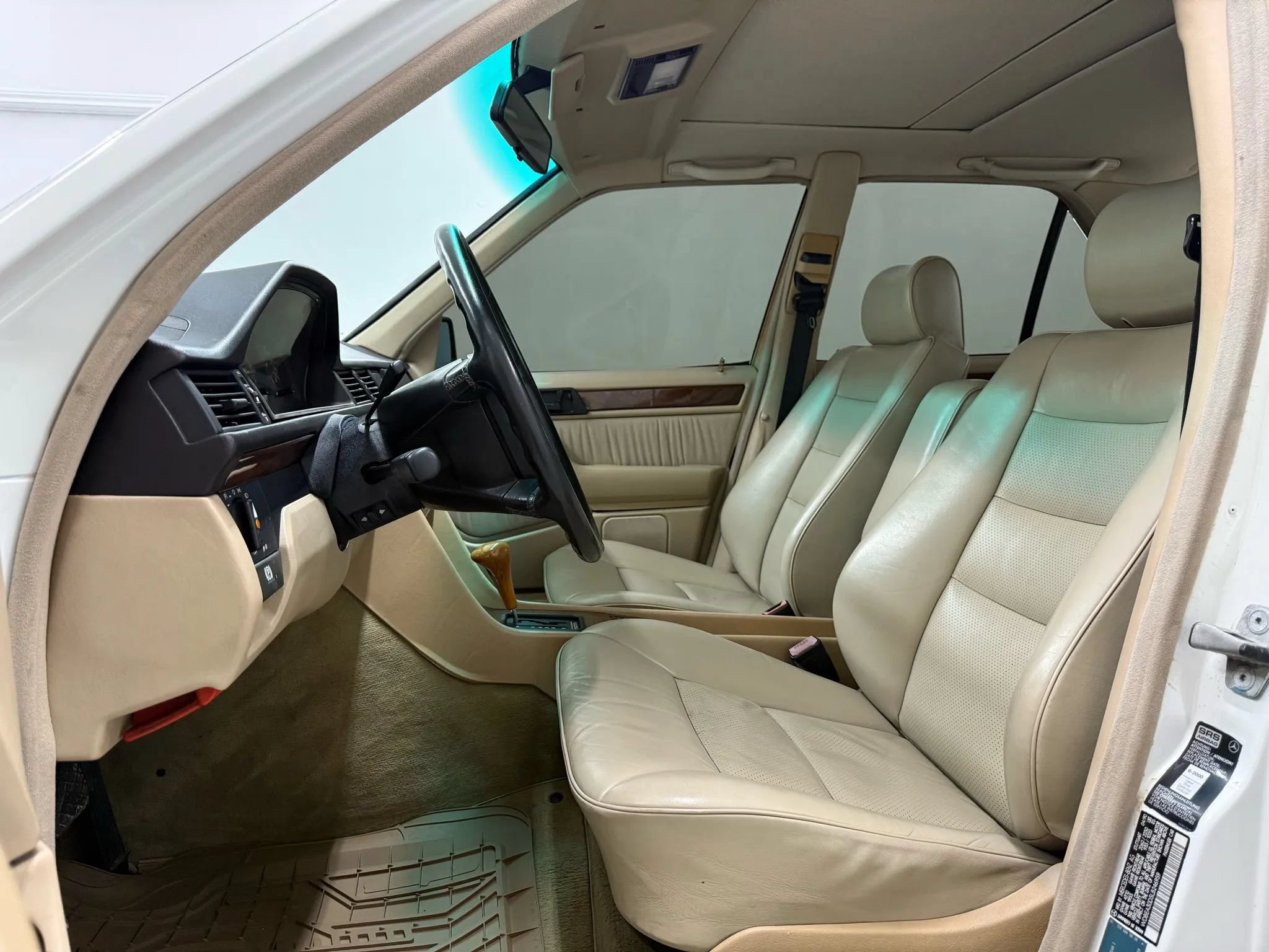 Used 1990 Mercedes-Benz 300 E 3.0 image 61