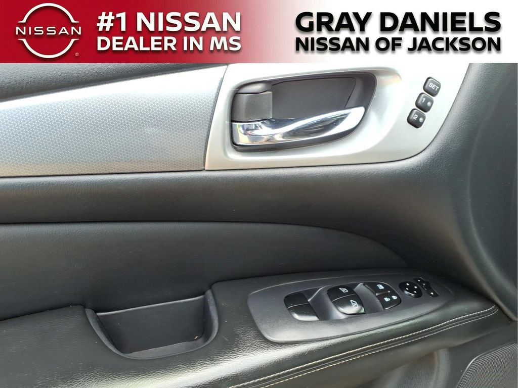 Used 2017 Nissan Pathfinder SL w/ SL Tech Package AWD/4WD image 12