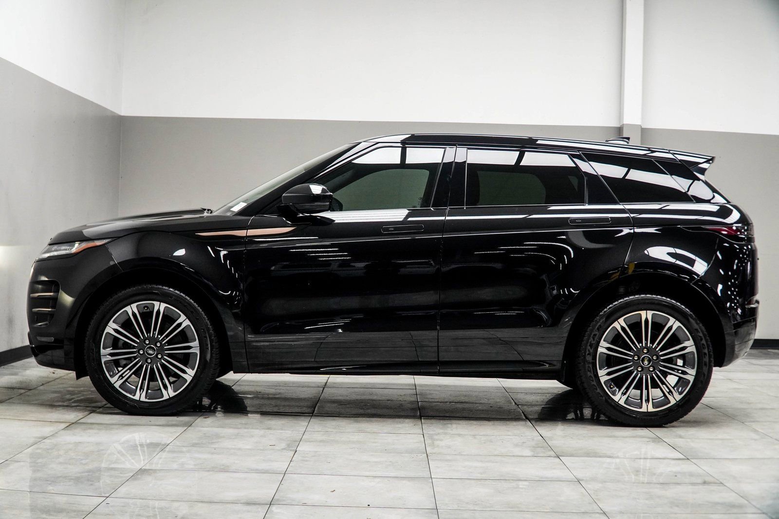 Used 2024 Land Rover Range Rover Evoque Dynamic SE image 10