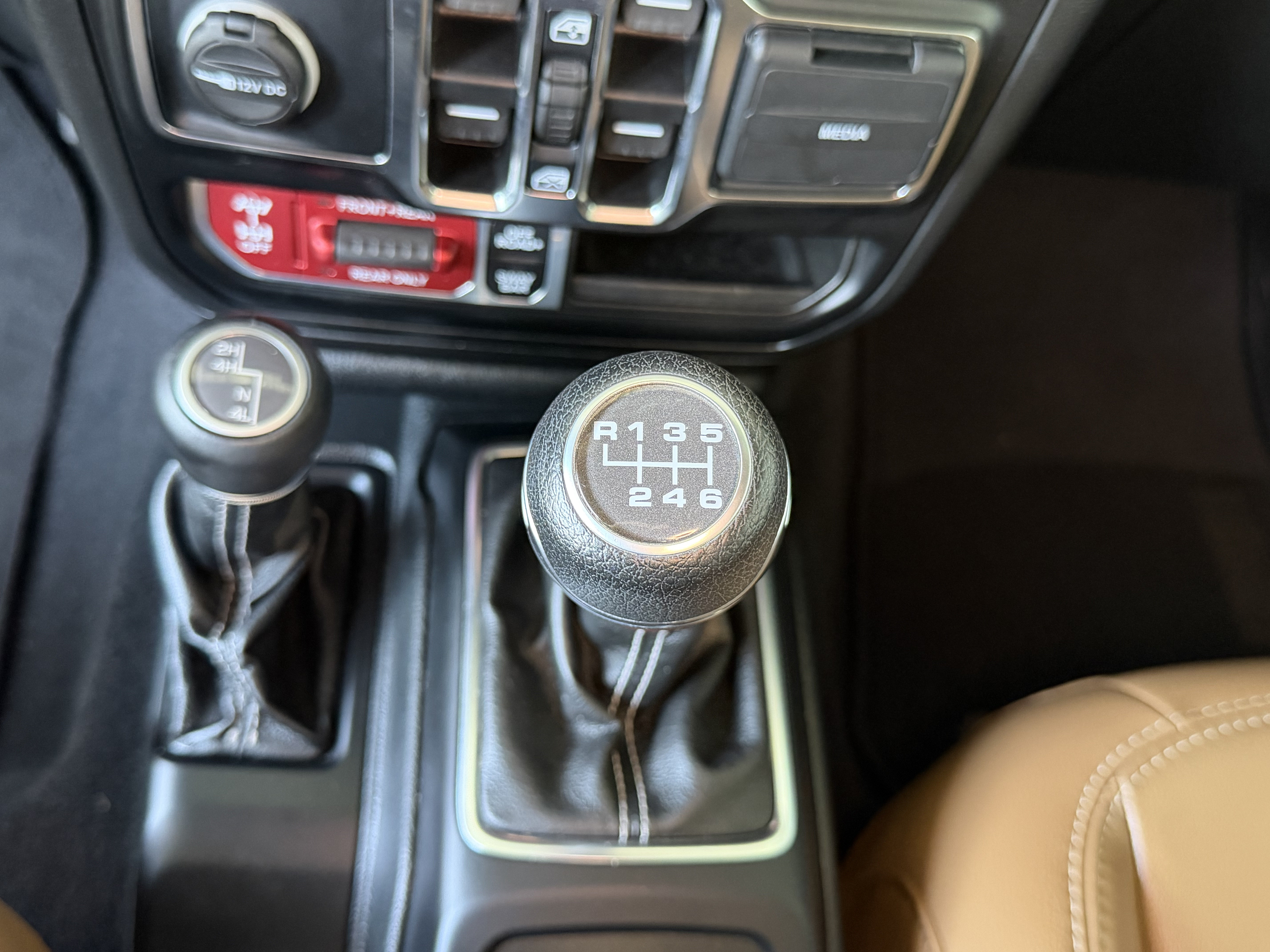 Used 2022 Jeep Gladiator Rubicon w/ LED Lighting Group AWD/4WD image 31