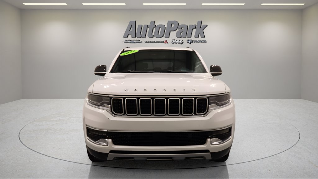 Used 2024 Jeep Wagoneer L Series II w/ Flexible Seating Group AWD/4WD image 2