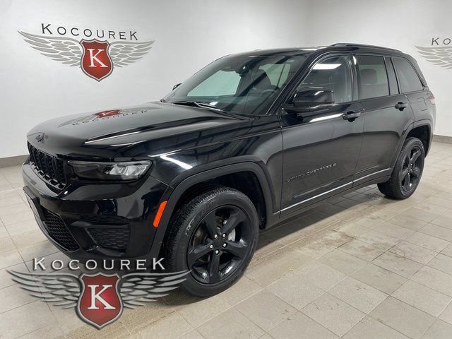 Used 2023 Jeep Grand Cherokee Altitude image 3