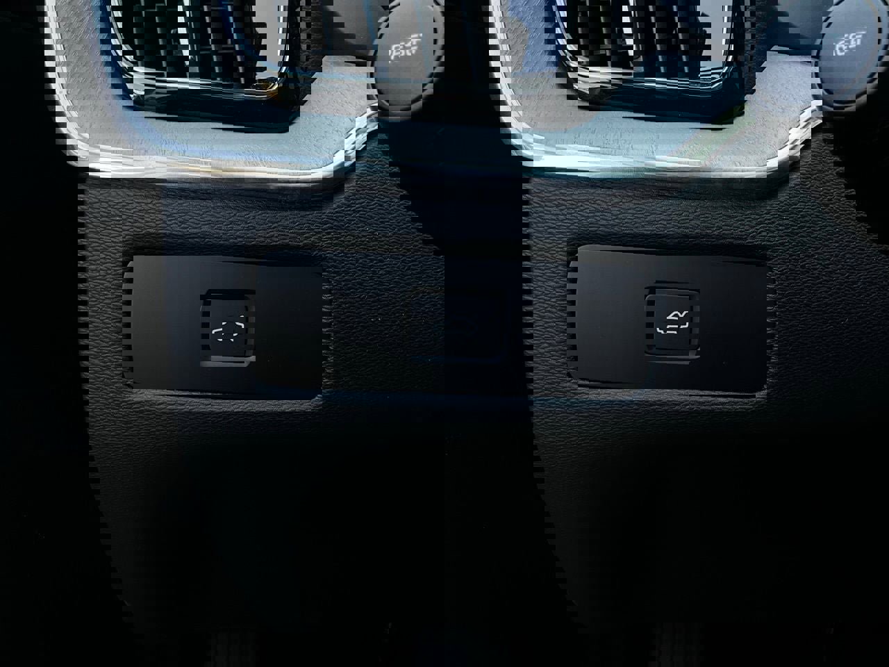 Used 2025 Volvo XC60 B5 Plus w/ Protection Package Premier image 24