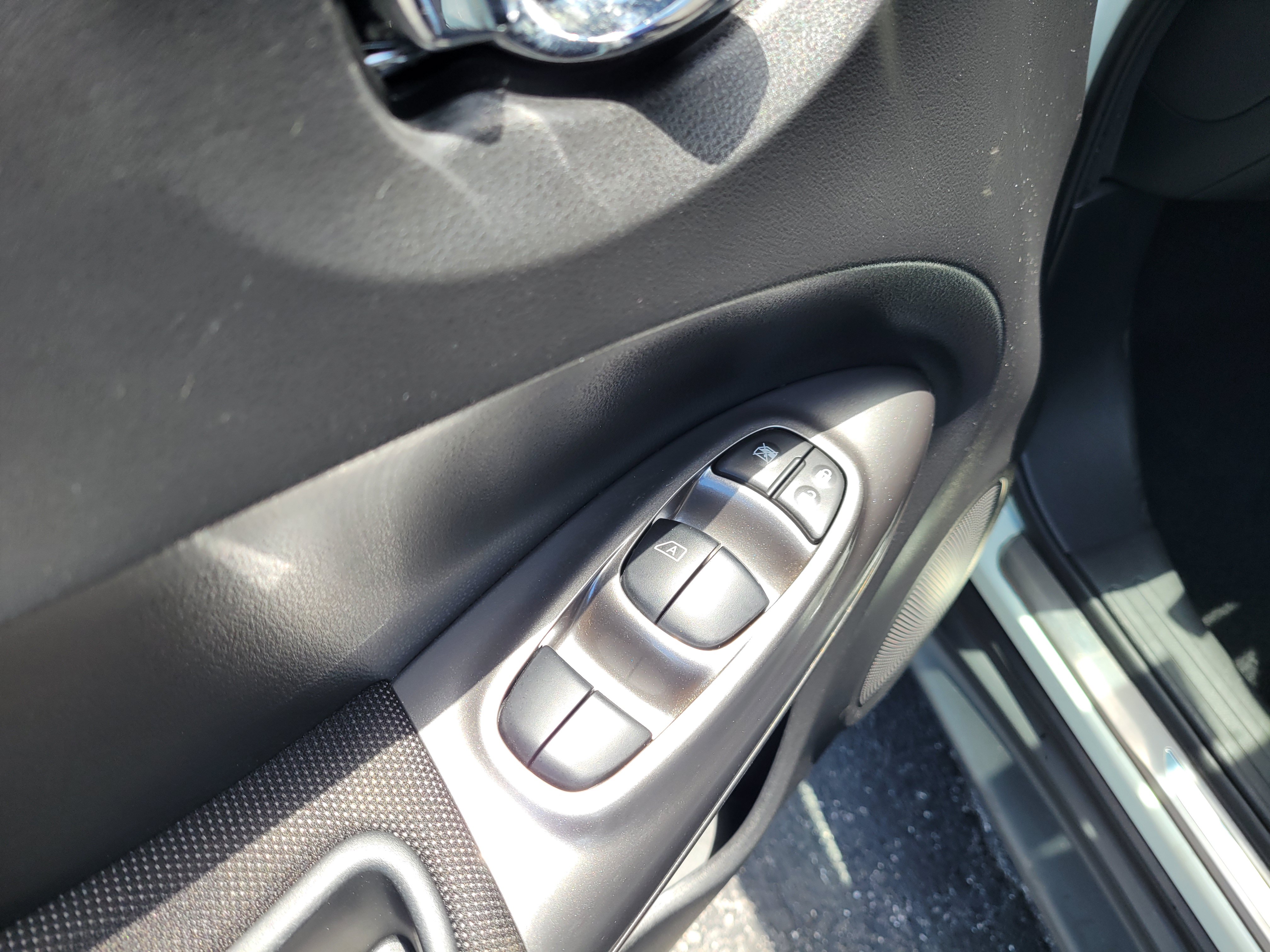 Used 2012 Nissan Juke SV w/ Chrome Pkg FWD image 21