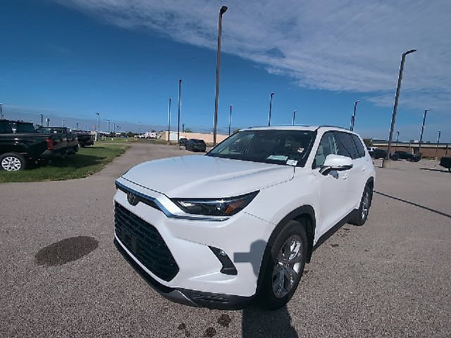 Used 2026 Toyota Grand Highlander AWD image 17