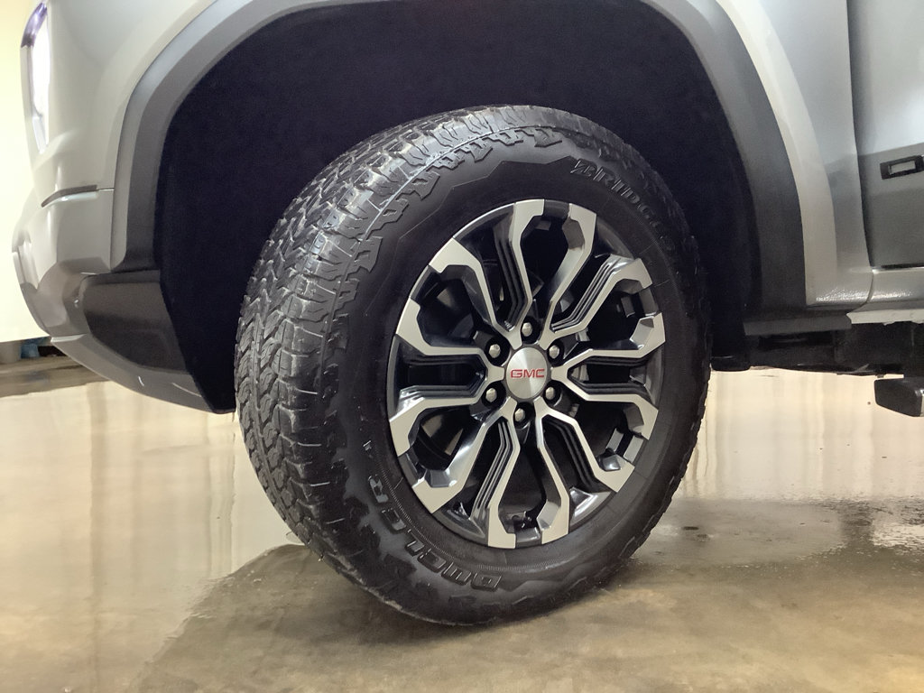 Used 2025 GMC Canyon Denali AWD/4WD image 25