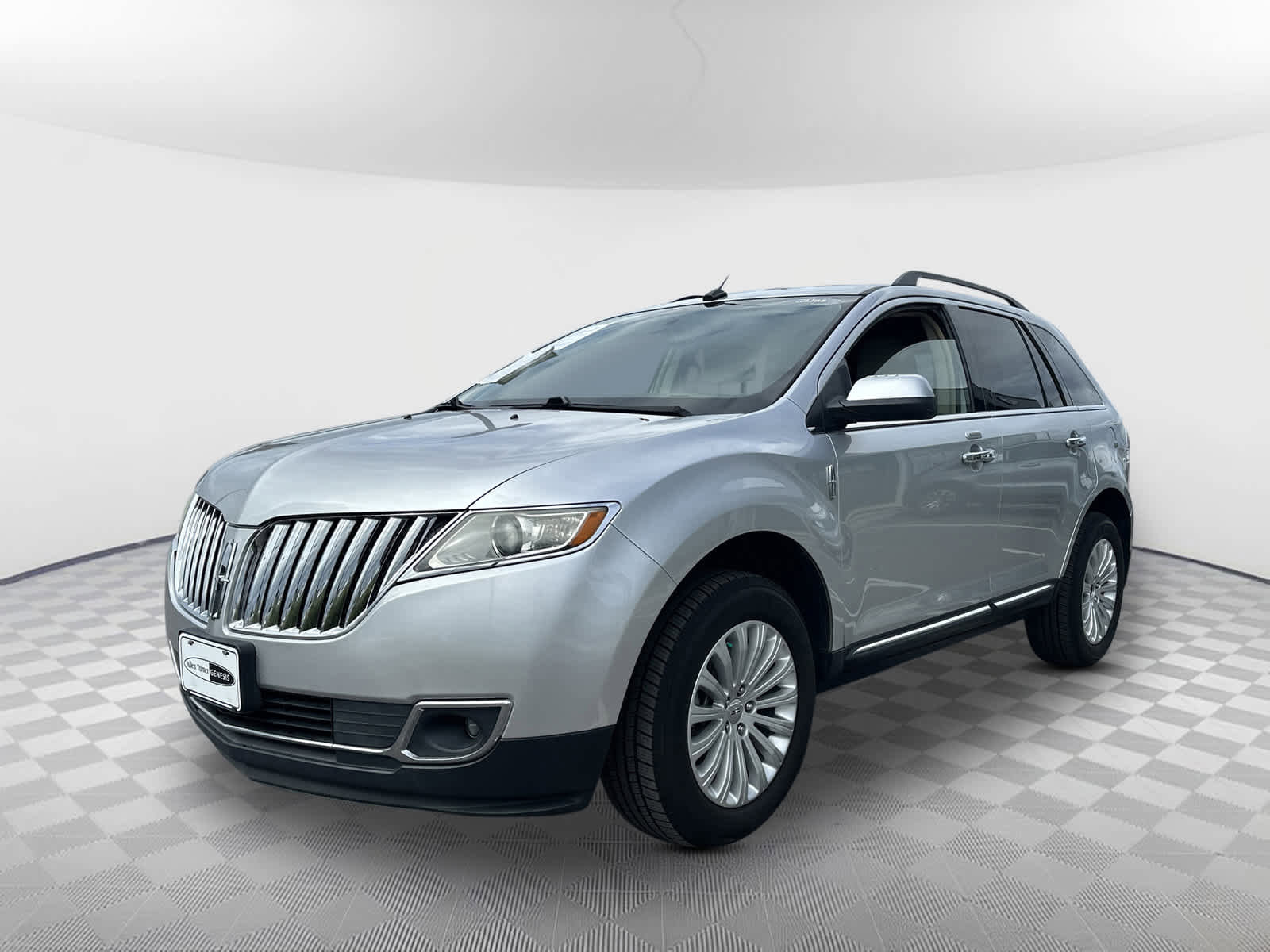 Used 2012 Lincoln MKX FWD w/ Class II Trailer Tow Pkg image 3