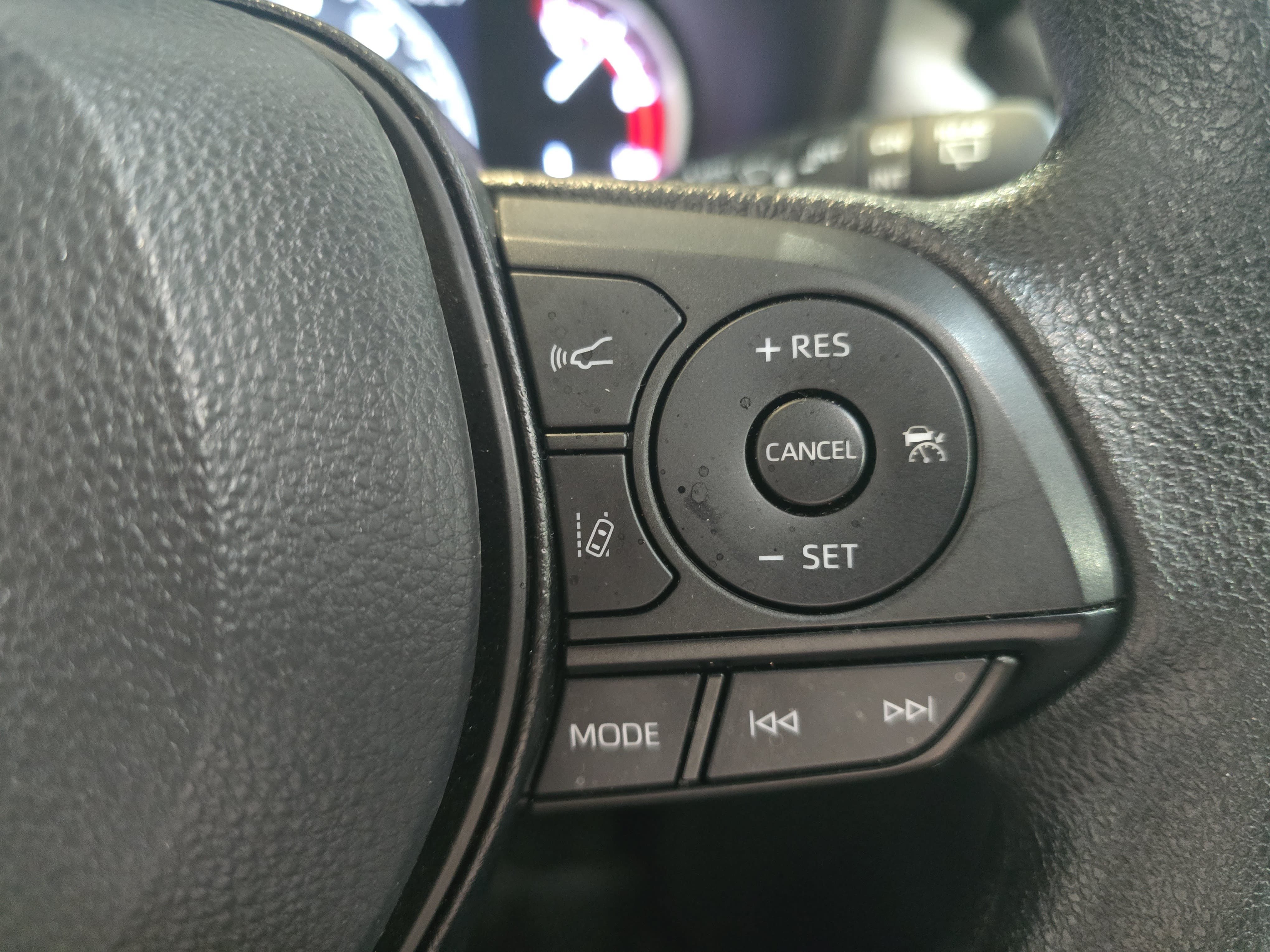 Used 2024 Toyota RAV4 XLE w/ Convenience Package FWD image 15