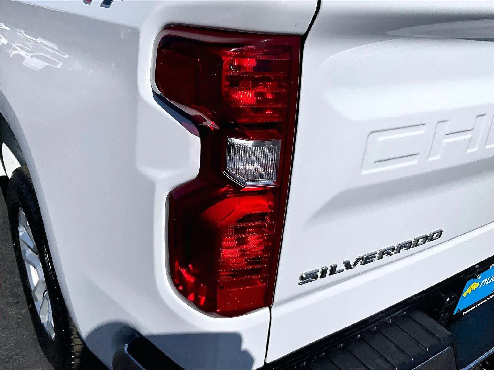 Used 2023 Chevrolet Silverado 1500 LT AWD/4WD image 34