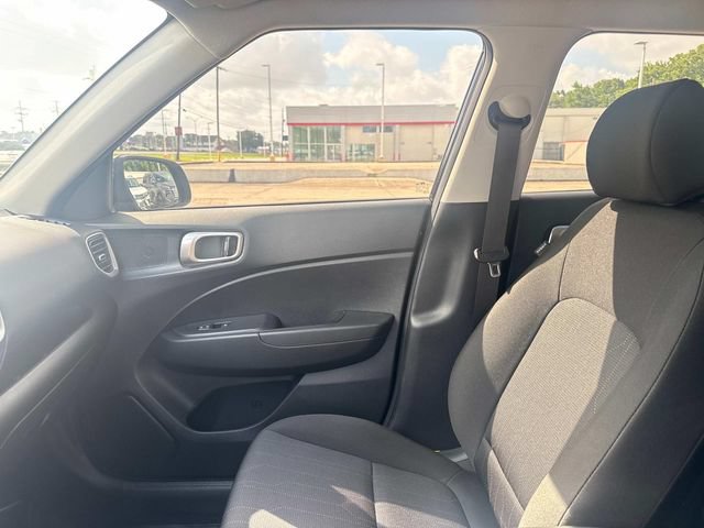 Used 2025 Hyundai Venue SE FWD image 20