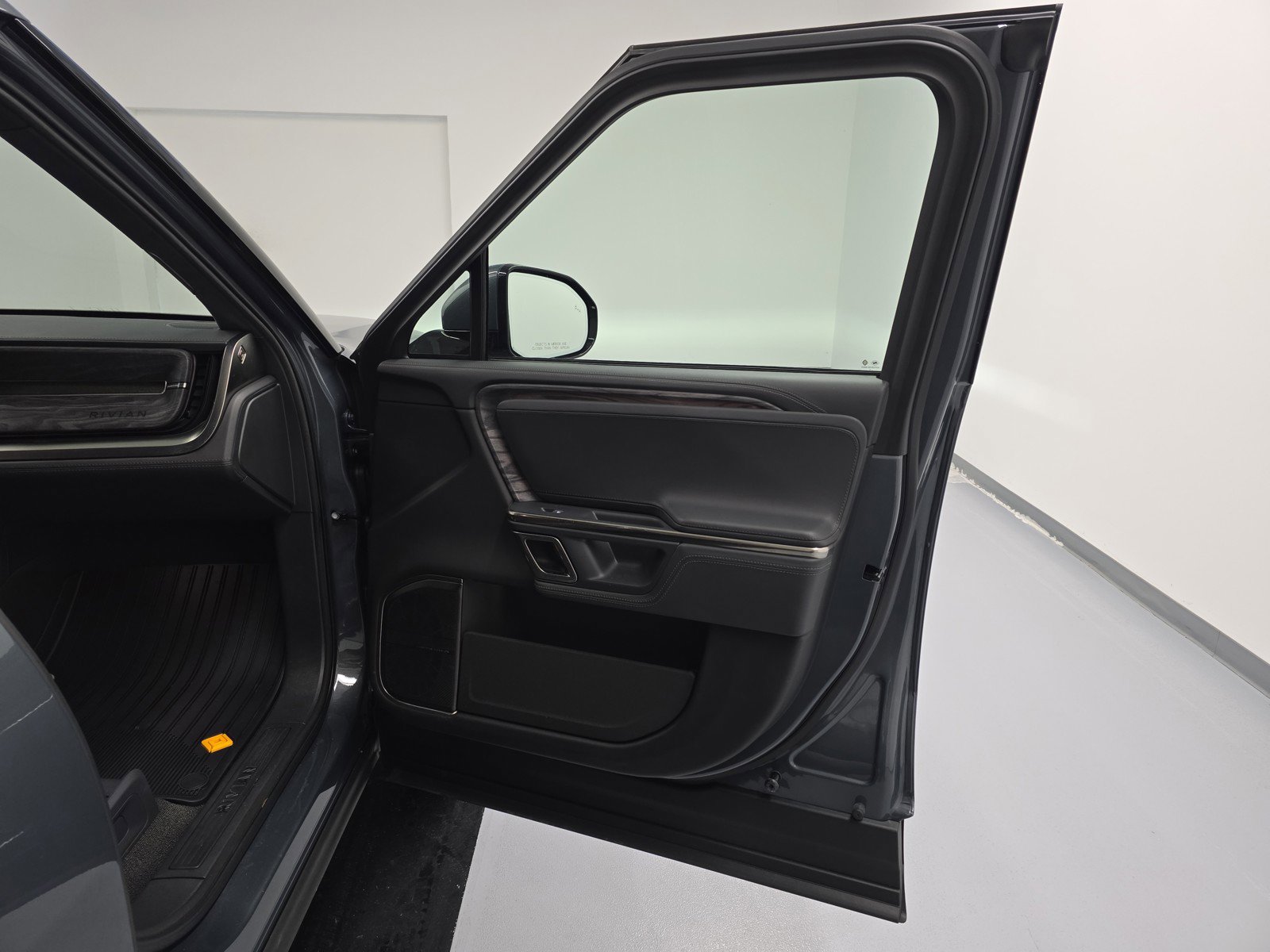 Used 2022 Rivian R1T Adventure image 18