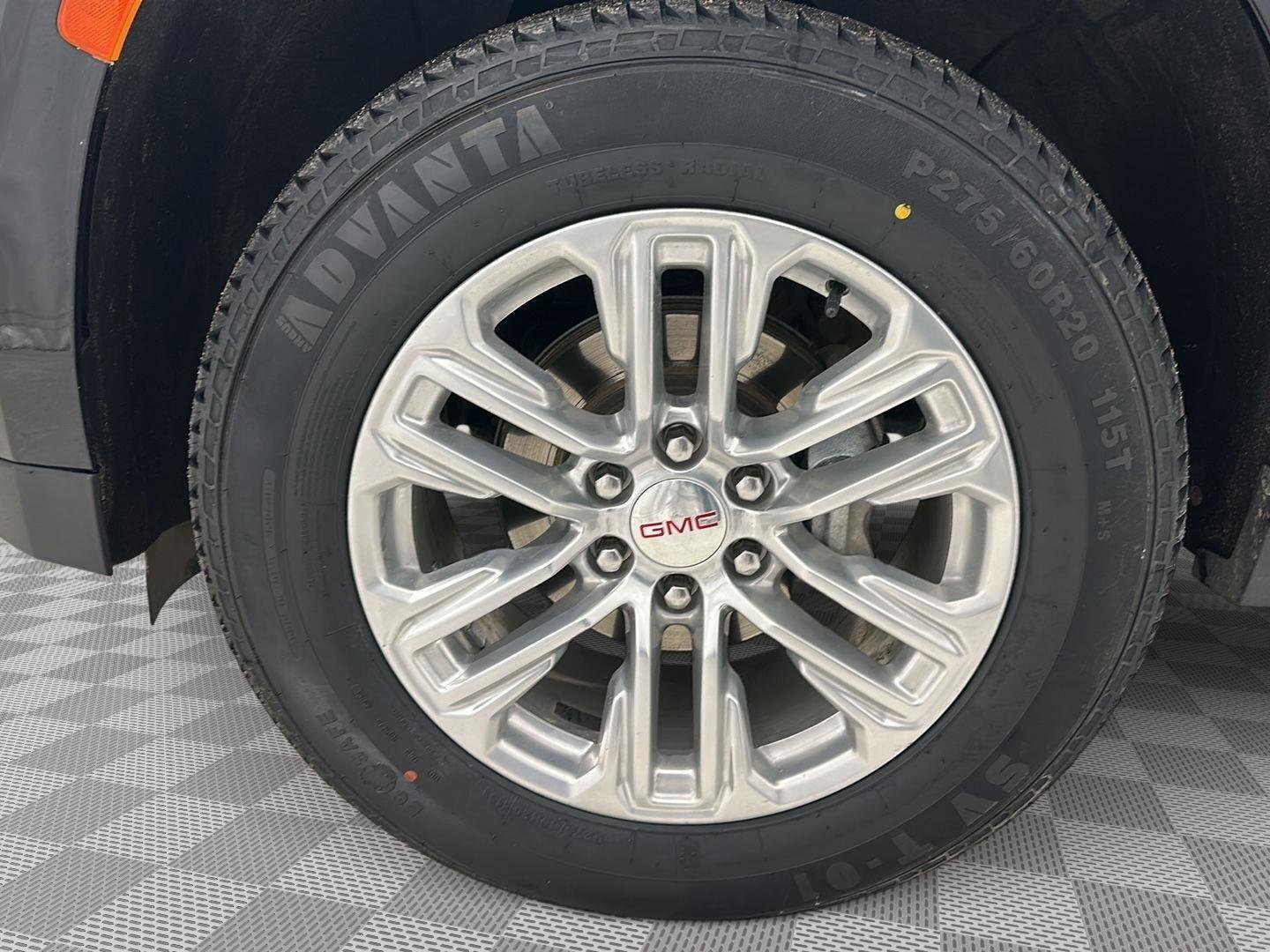 Used 2023 GMC Yukon SLT w/ SLT Luxury Package image 32