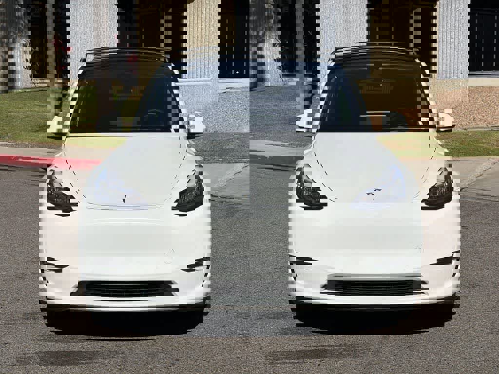 Used 2022 Tesla Model Y Long Range image 2