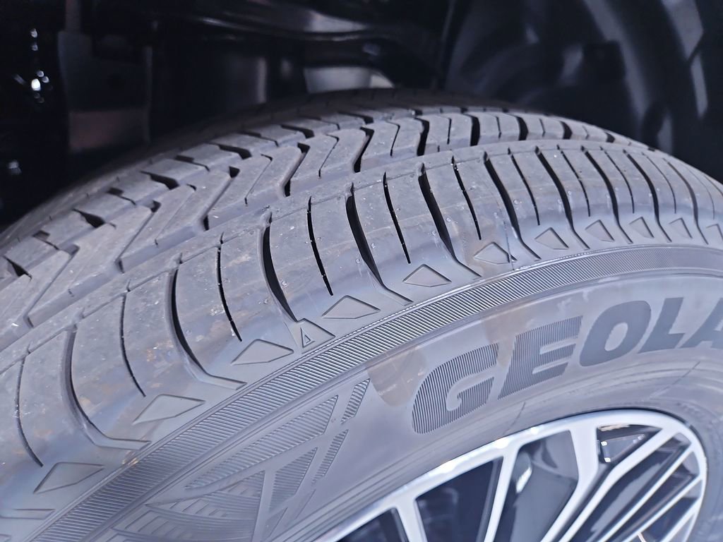 New 2026 Nissan Armada SL w/ Captain's Chari Seat Package image 28