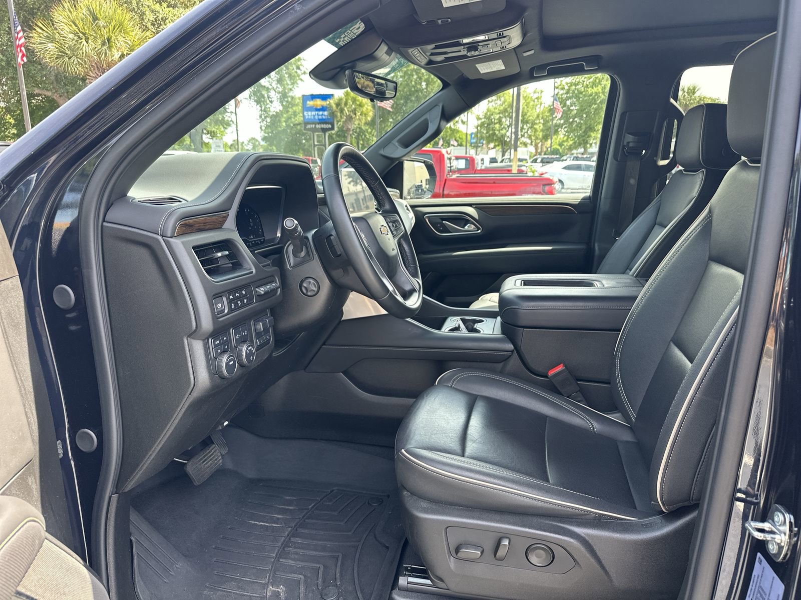 Certified 2024 Chevrolet Tahoe Premier w/ Premium Package AWD/4WD image 16